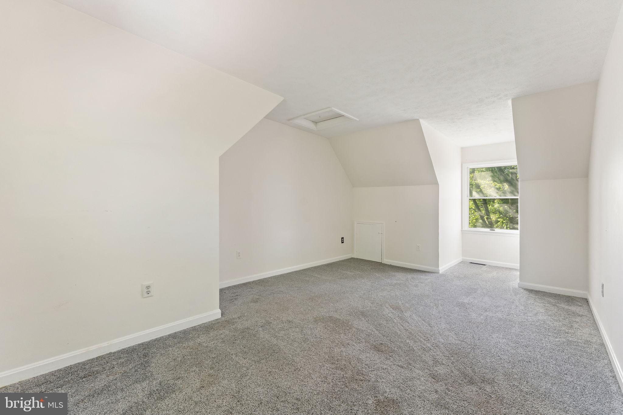 HIDDEN FIELDS - Residential