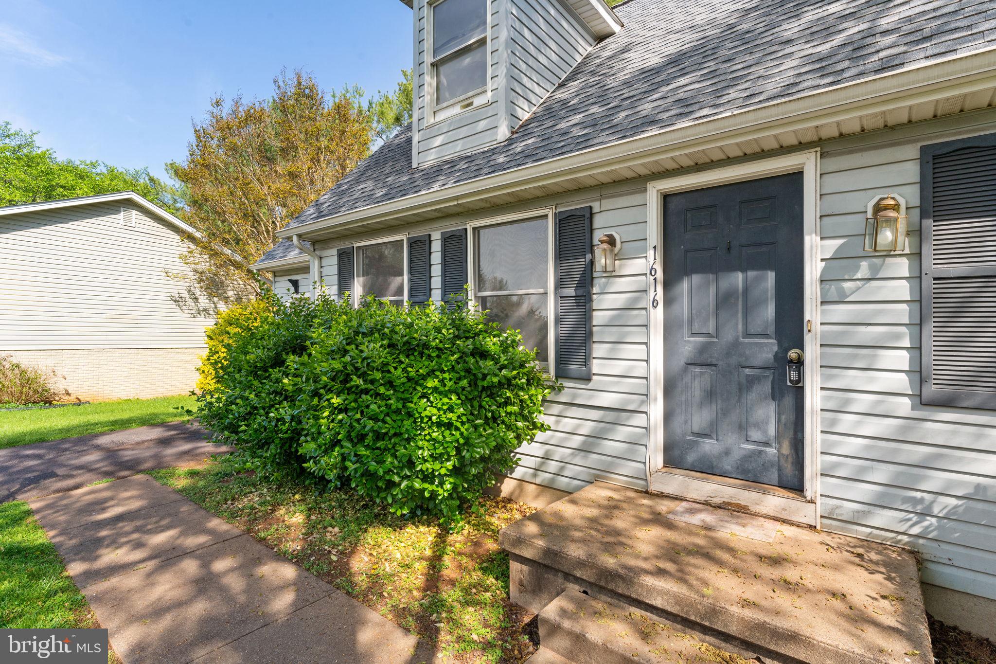 HIDDEN FIELDS - Residential