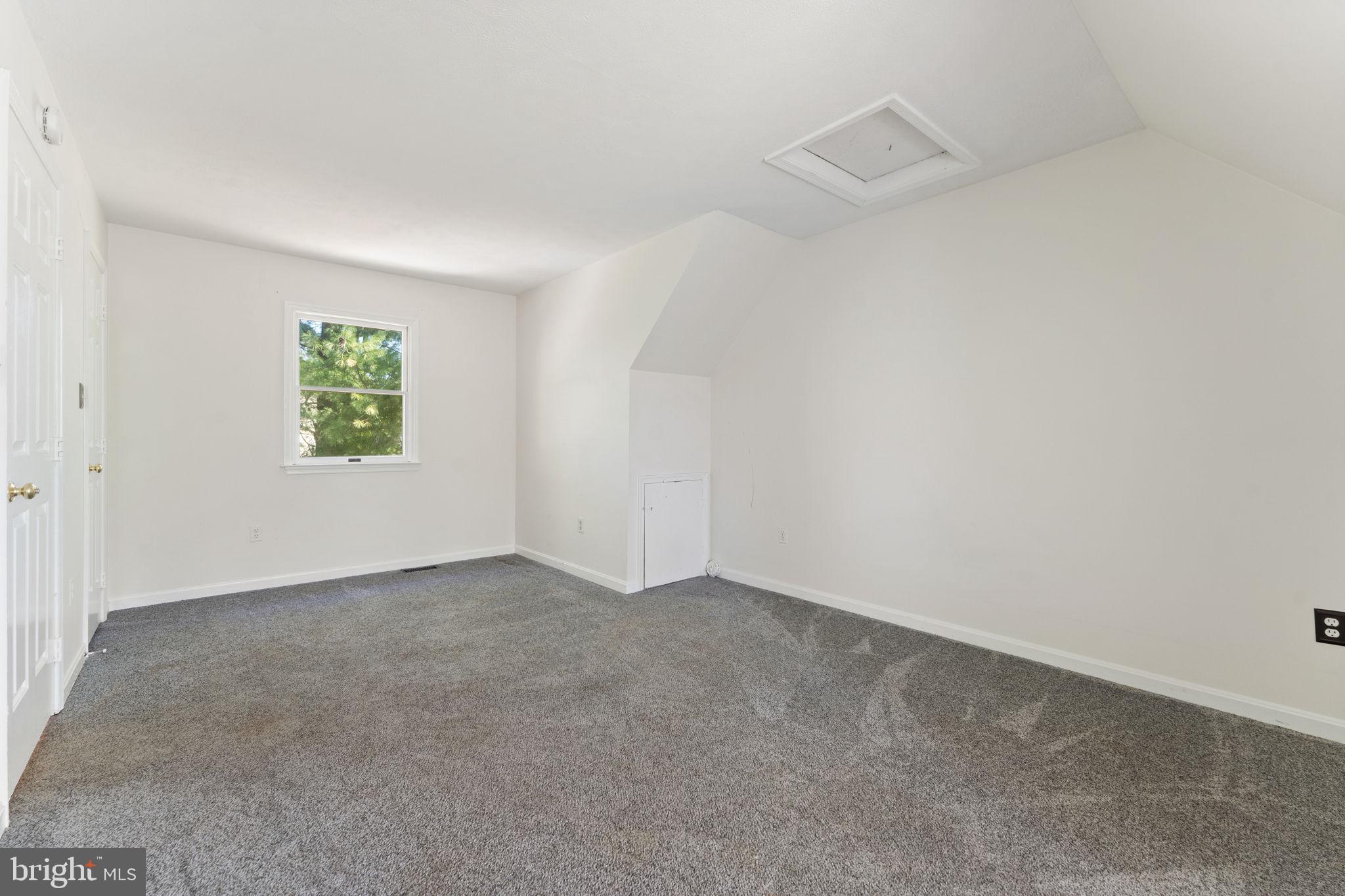 HIDDEN FIELDS - Residential