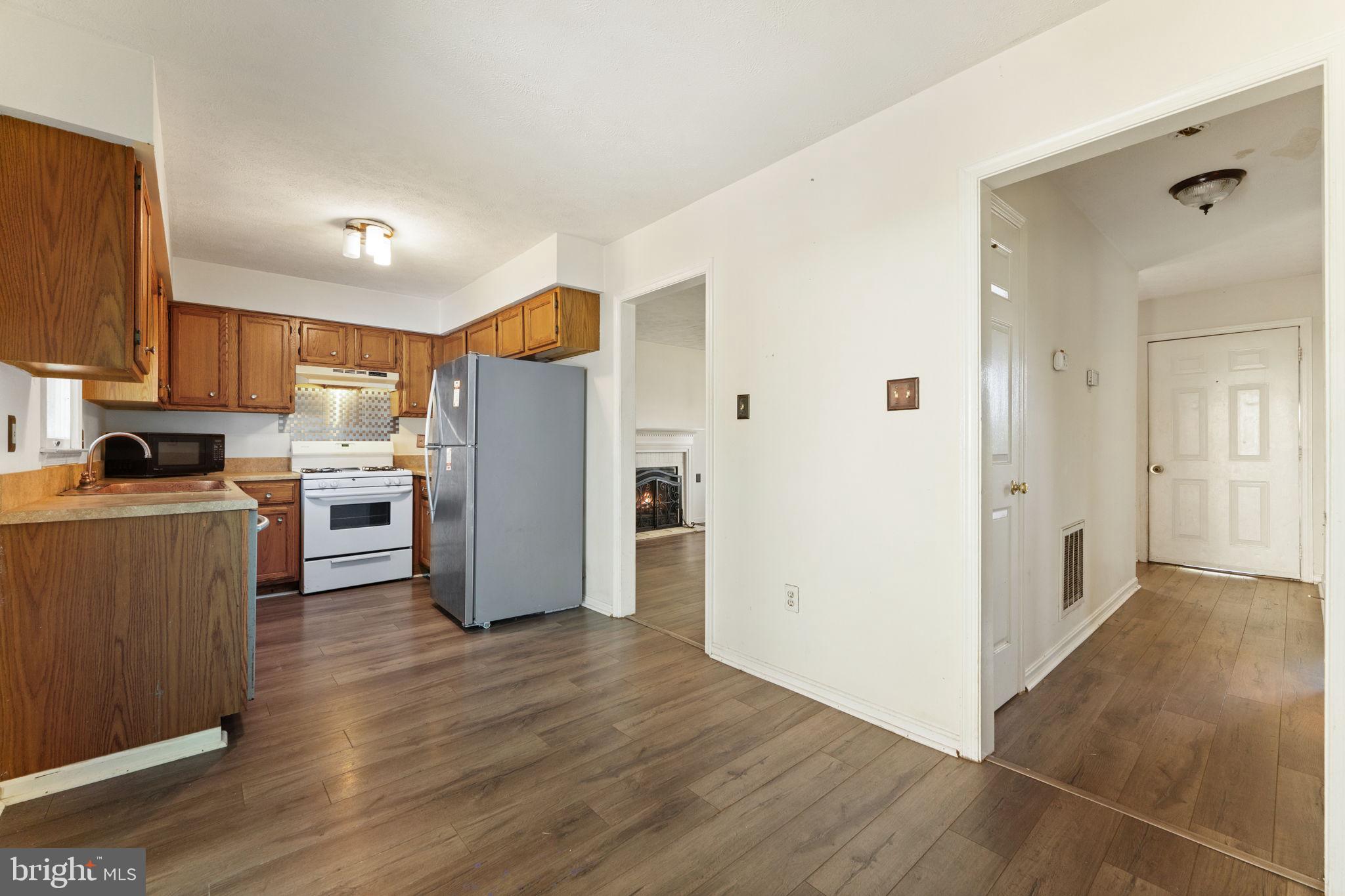 HIDDEN FIELDS - Residential