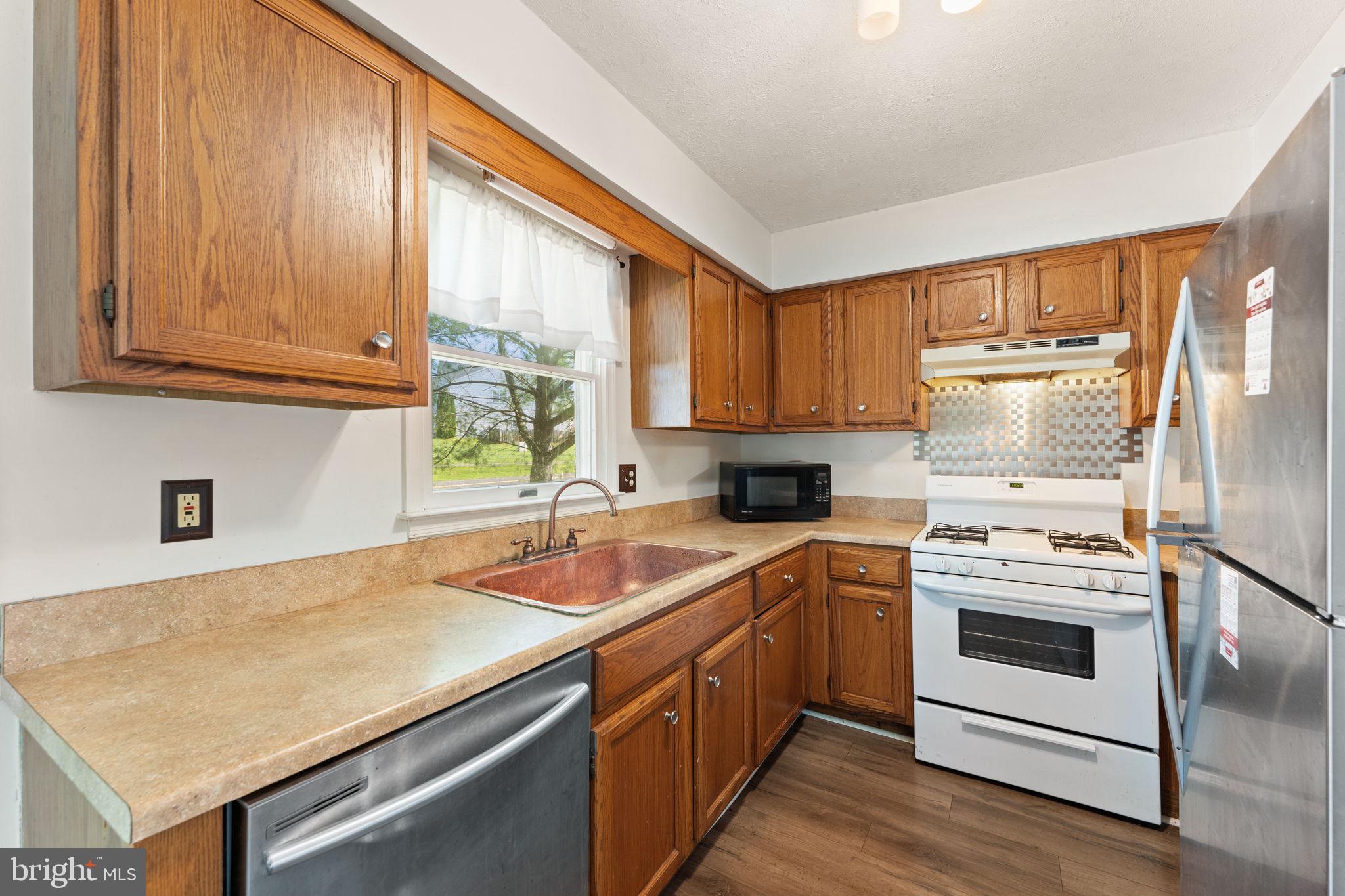 HIDDEN FIELDS - Residential