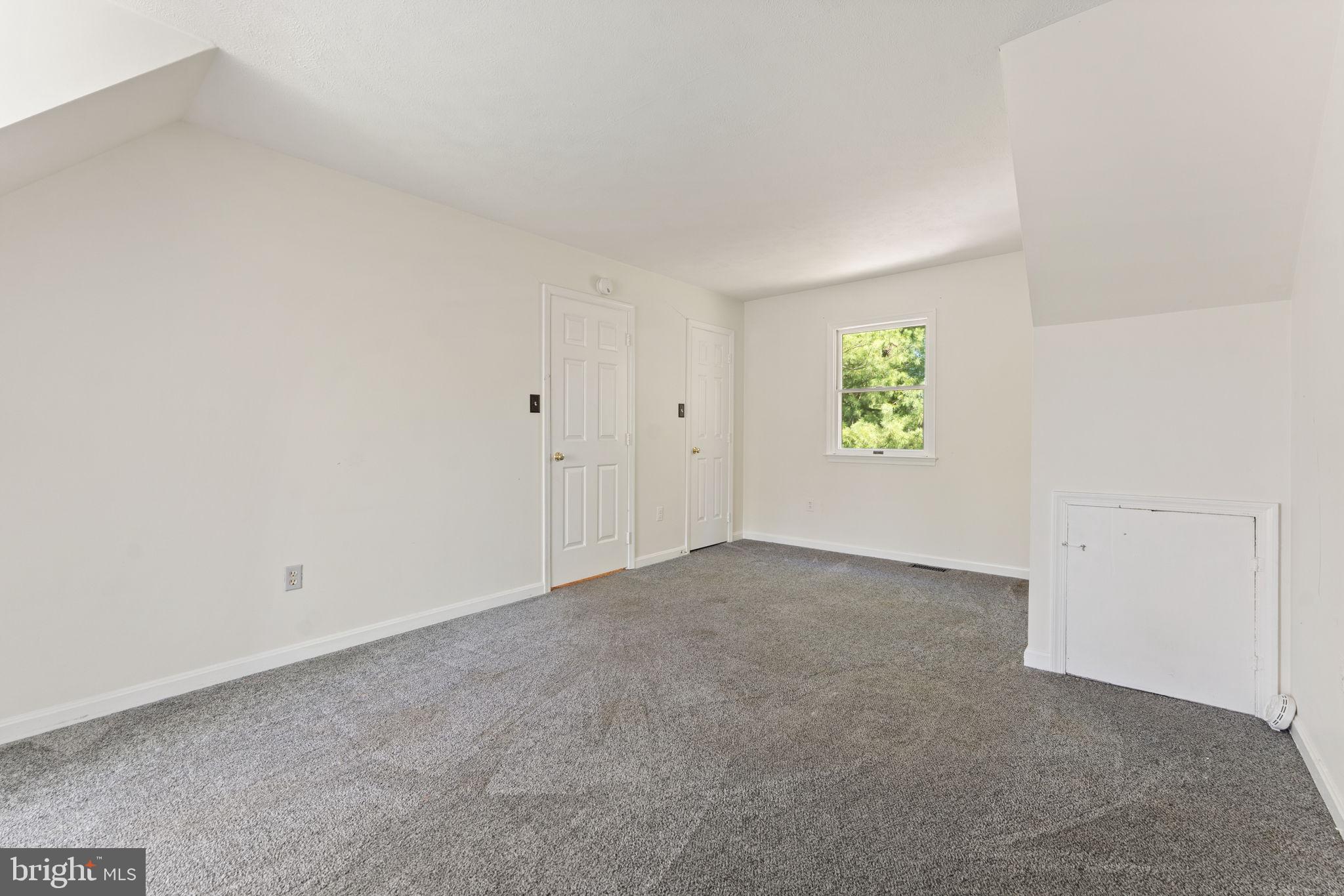 HIDDEN FIELDS - Residential