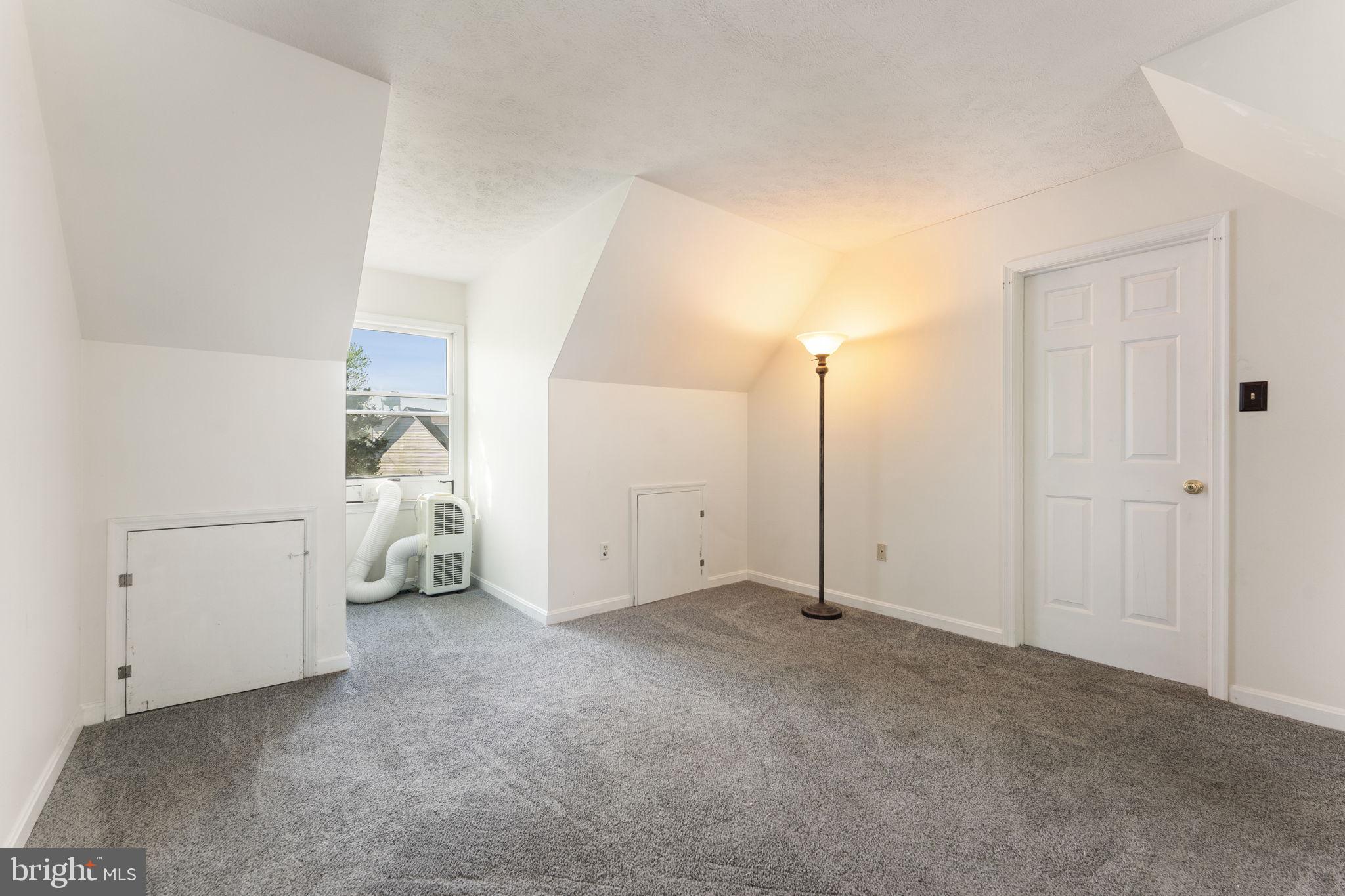 HIDDEN FIELDS - Residential