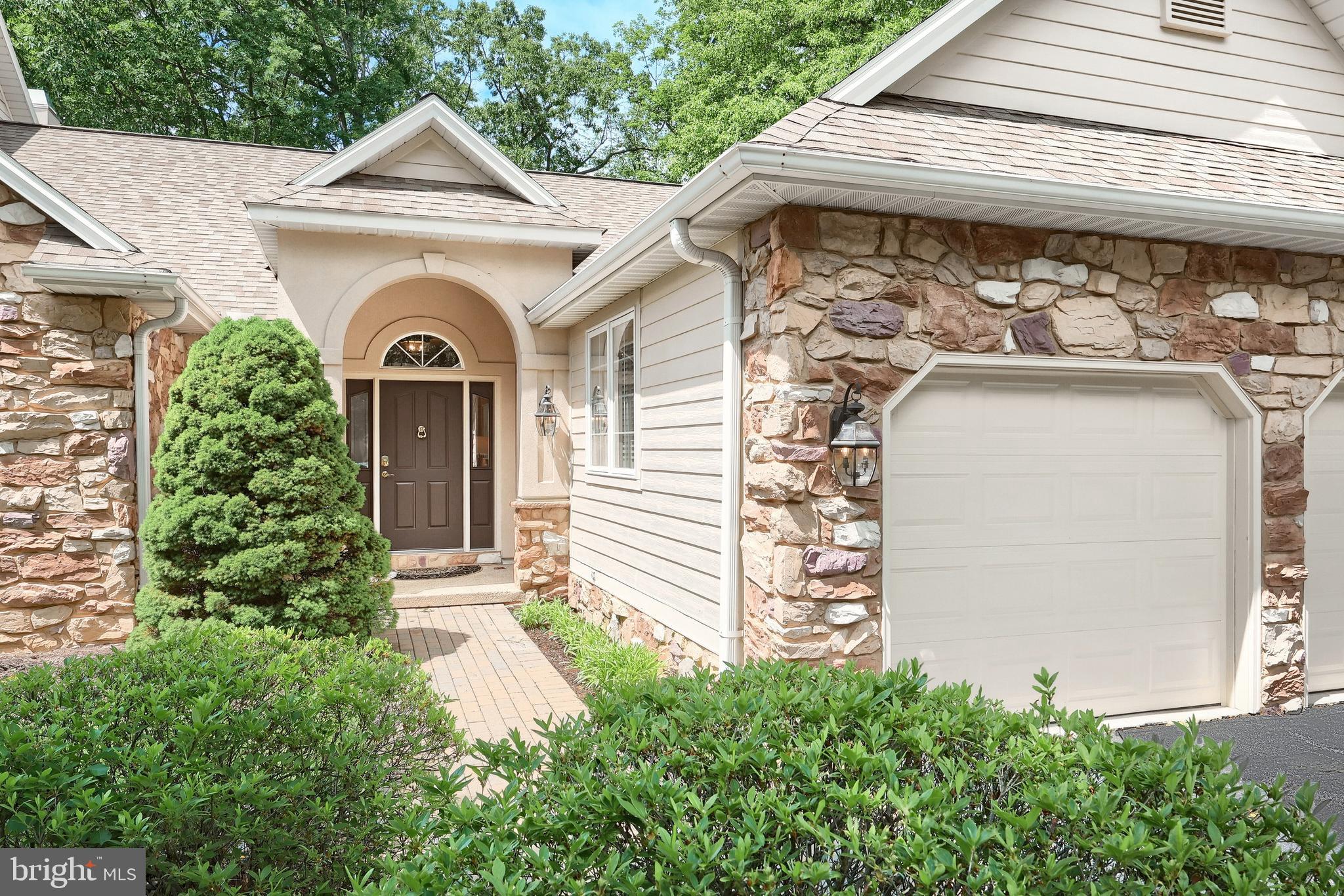 2124 TALL OAKS LANE