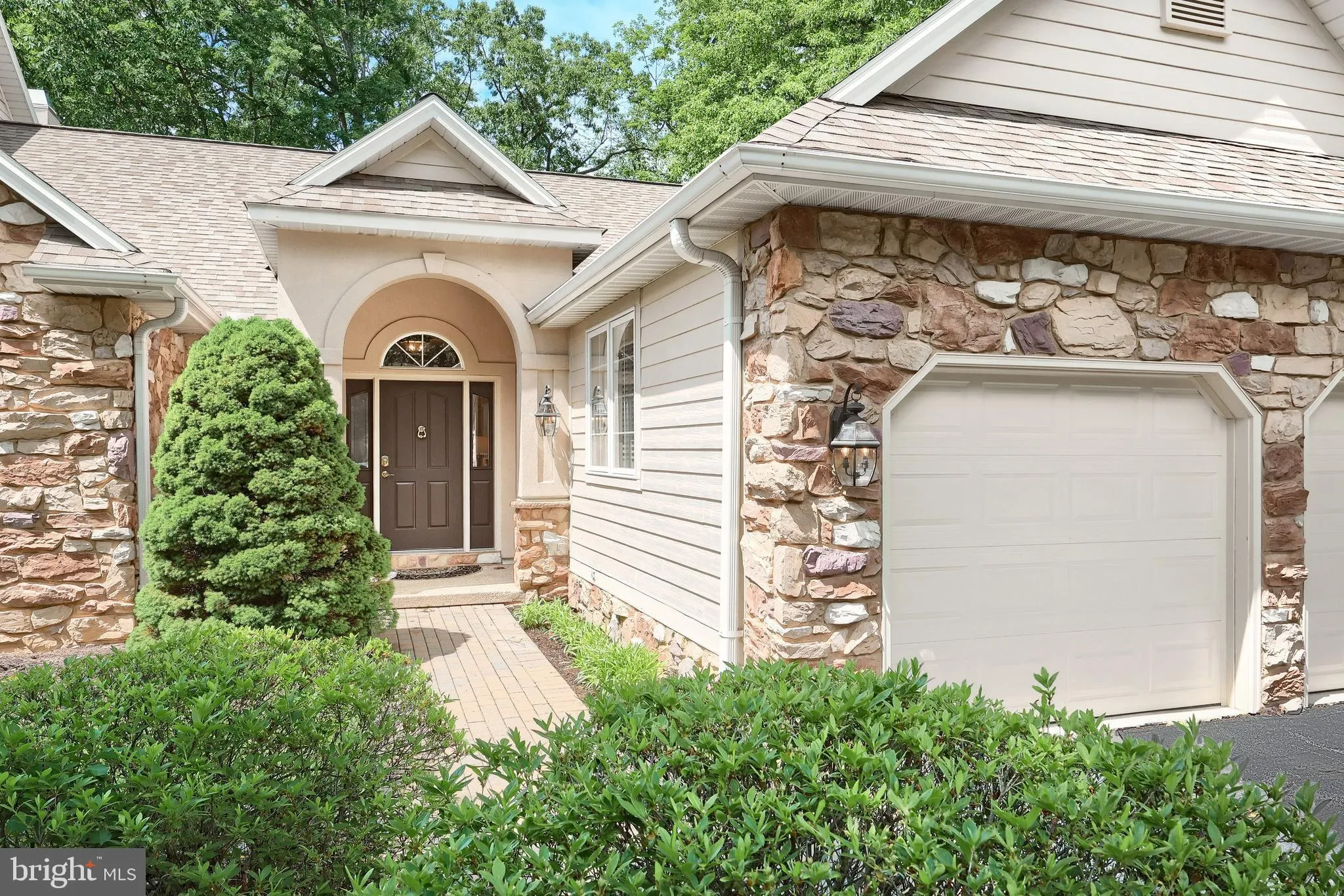 York, Pennsylvania 17403, United States, 3 Bedrooms Bedrooms, ,3 BathroomsBathrooms,Residential,Contingent,134014