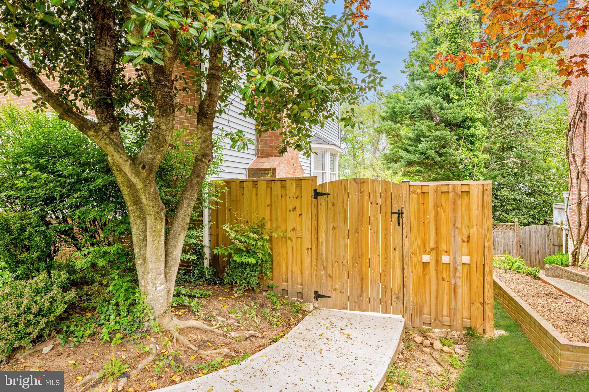 6042 MUNSON HILL ROAD