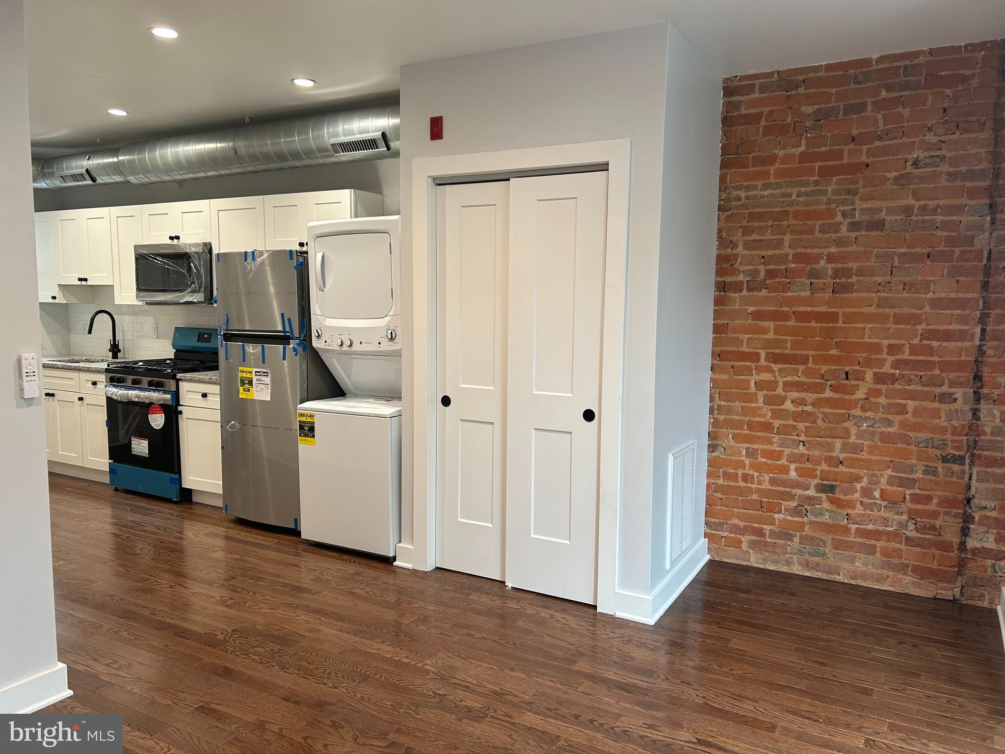 UNIVERSITY CITY - Residential Lease