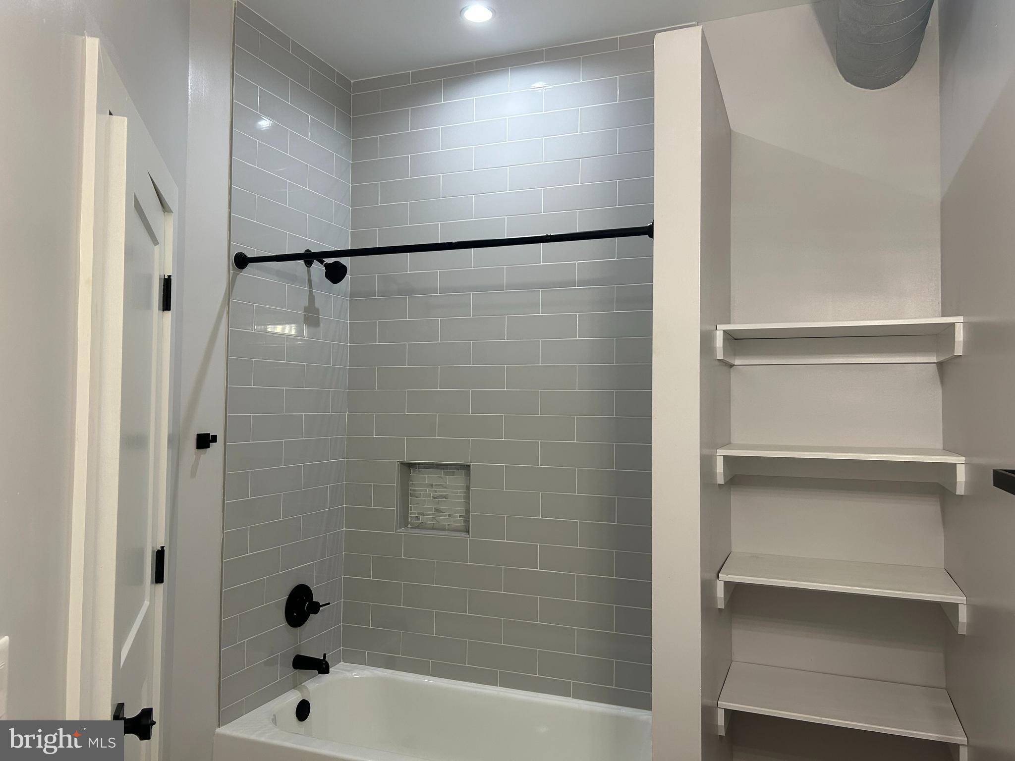 UNIVERSITY CITY - Residential Lease