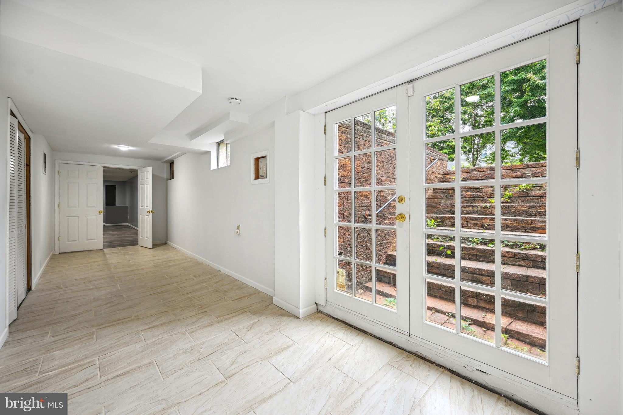 SHERWOOD FOREST - Residential Lease