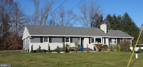 6 Morningside Drive, Pennington, NJ MLS: NJME2070344