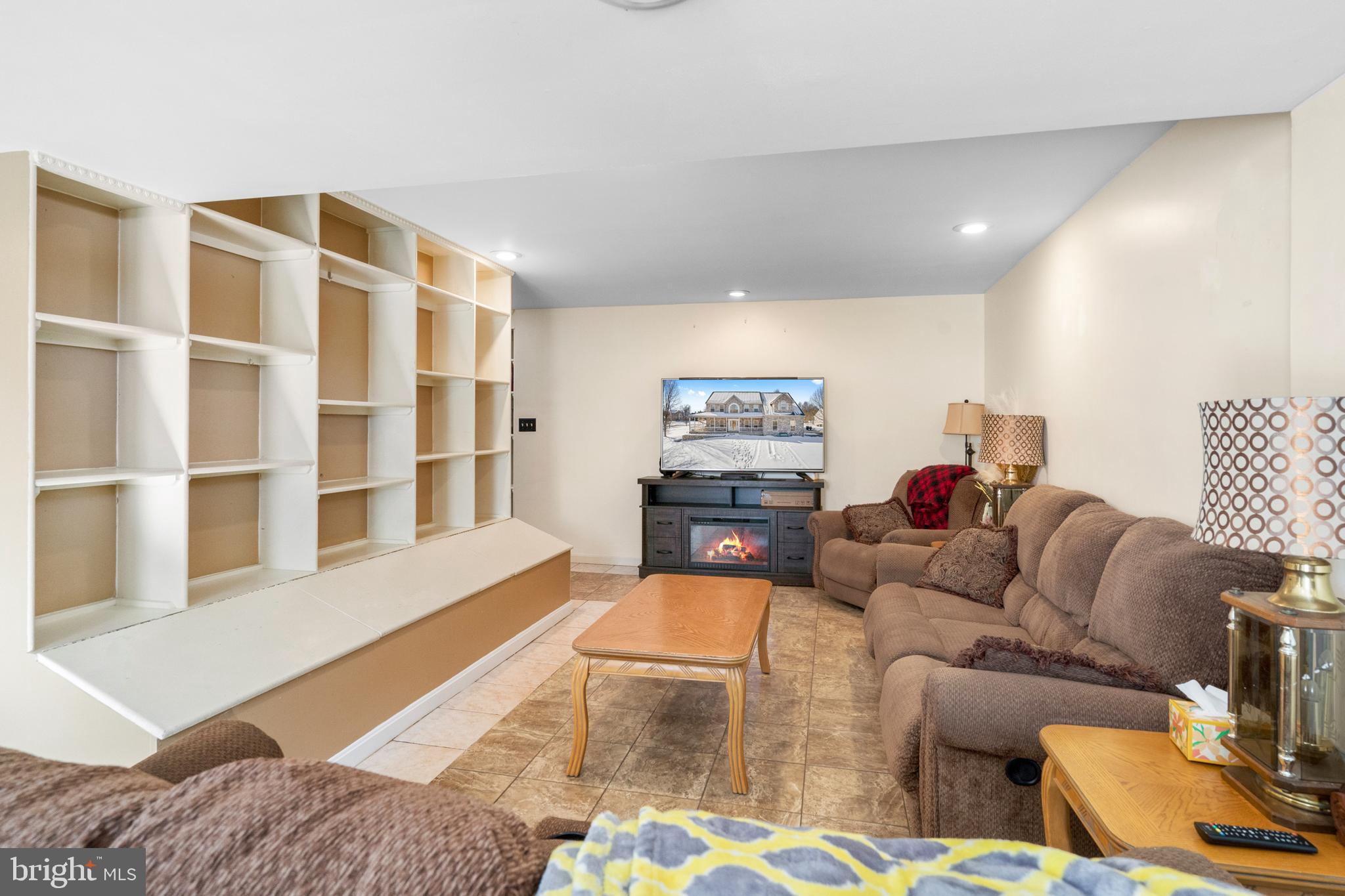 WILLOW SPRINGS ACRES - Residential