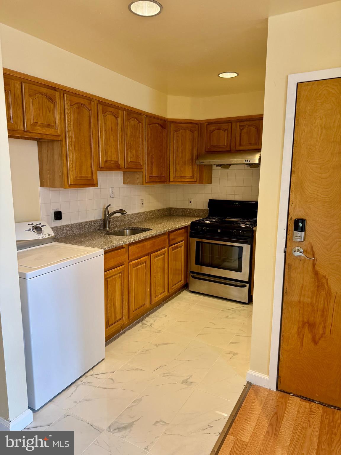 CHINATOWN - Residential Lease