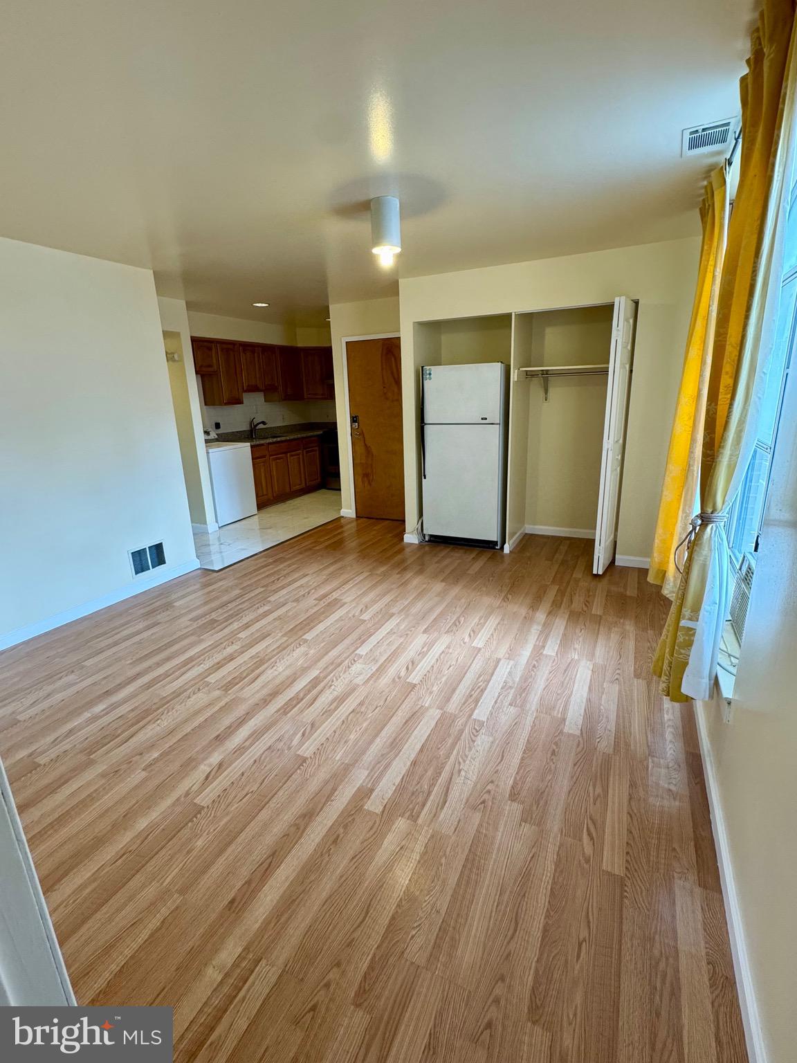 CHINATOWN - Residential Lease