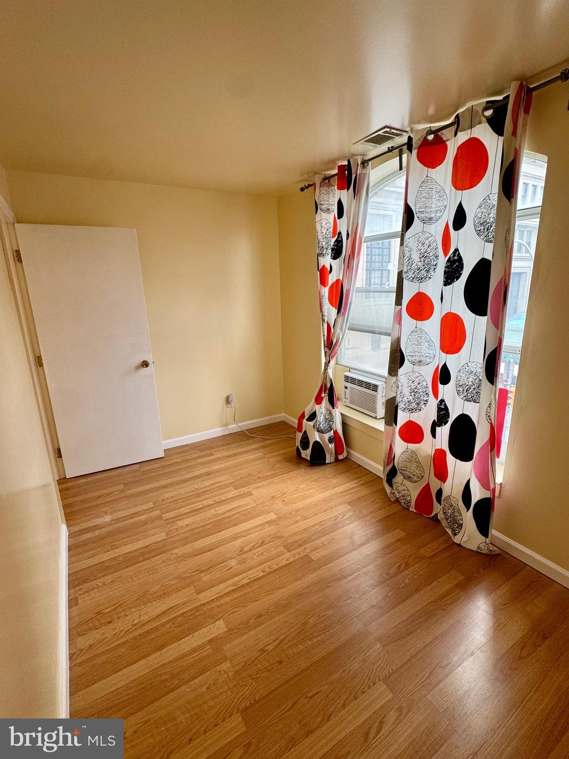 CHINATOWN - Residential Lease