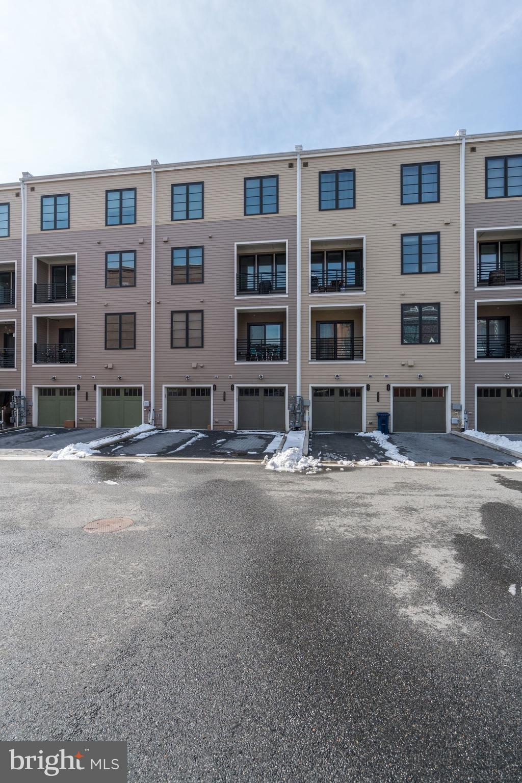 POTOMAC YARD - Residential Lease