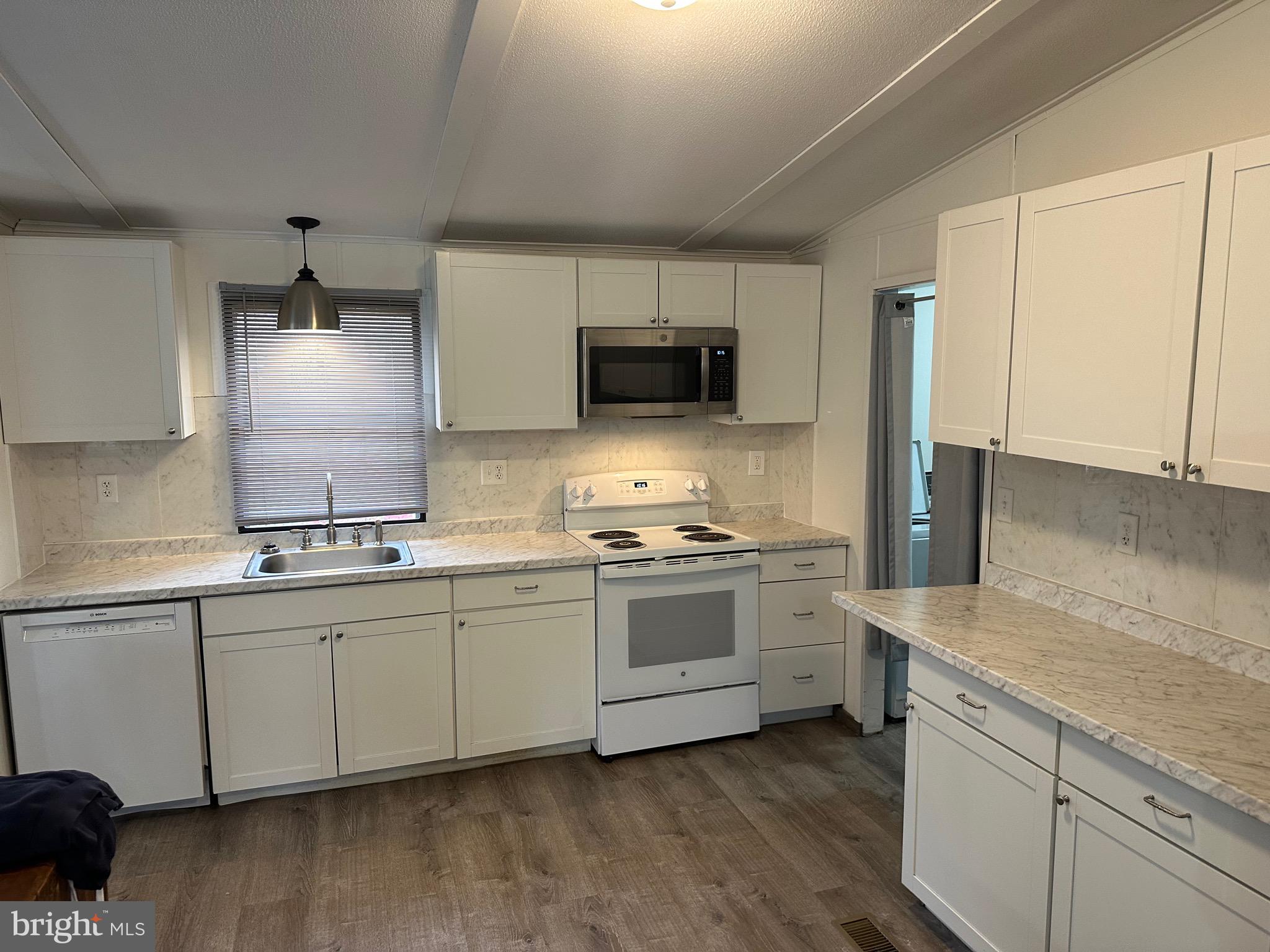 MELODYLAKESCNTRYCLUB - Residential