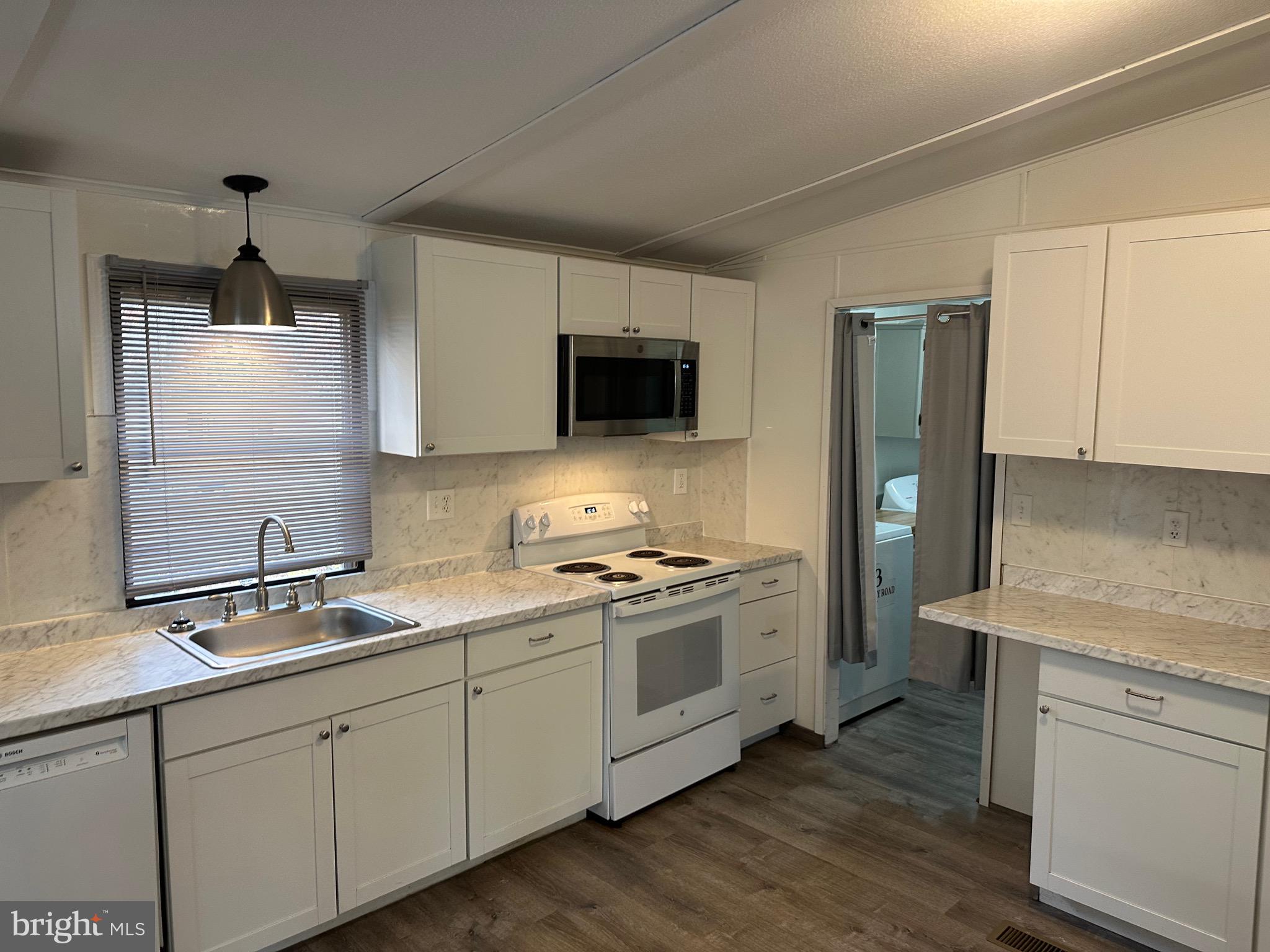 MELODYLAKESCNTRYCLUB - Residential