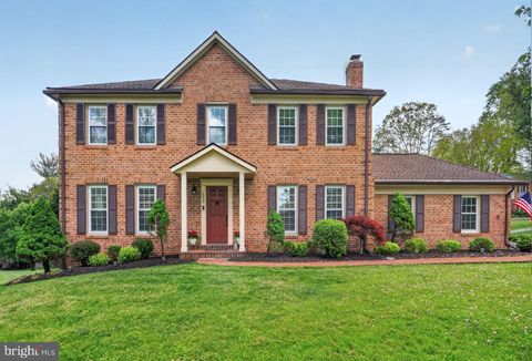 Homes For Sale - 2935 Miller Heights Road<br/> Fairfax County, OAKTON, VA 22124