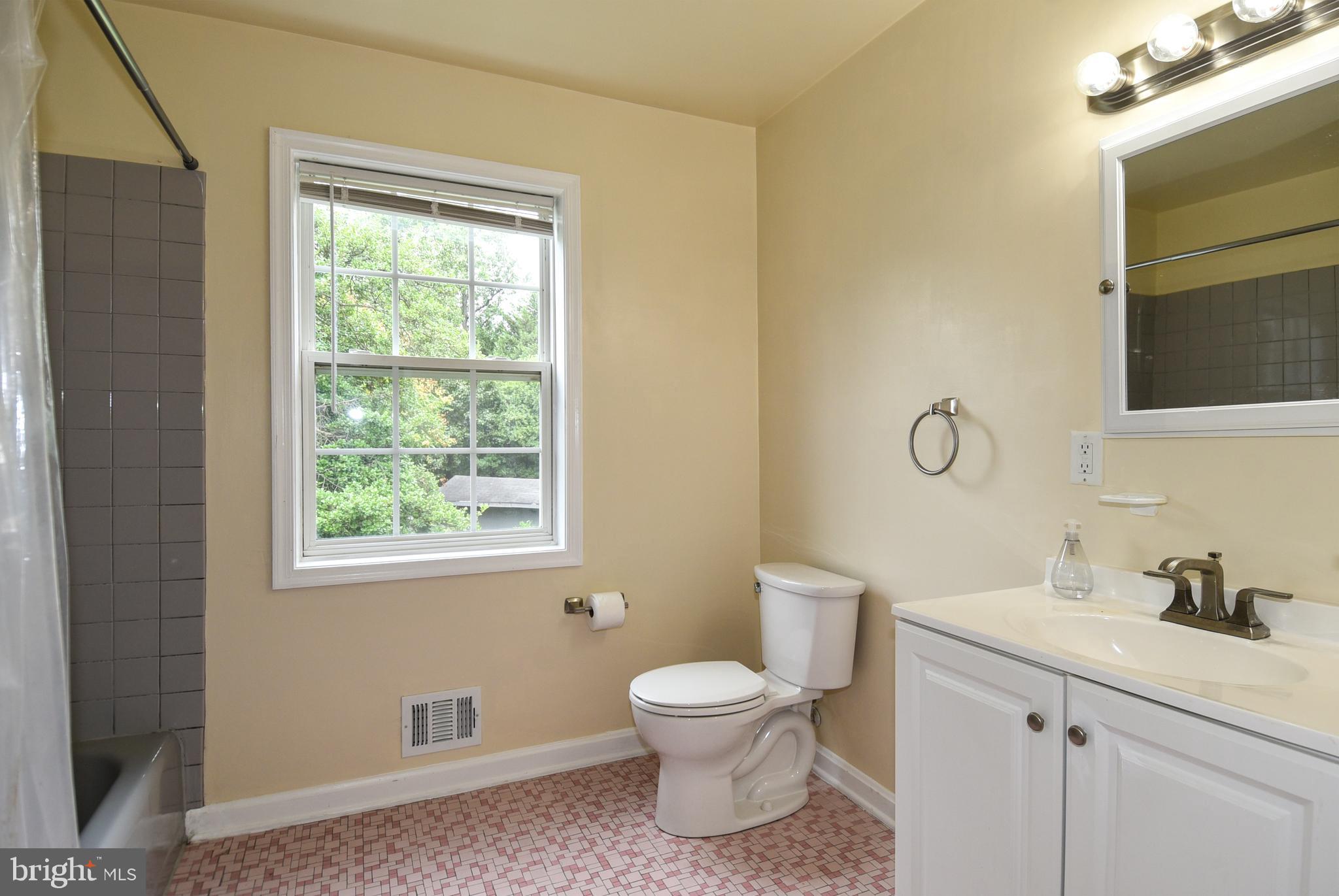 FOREST ESTATES - Residential Lease