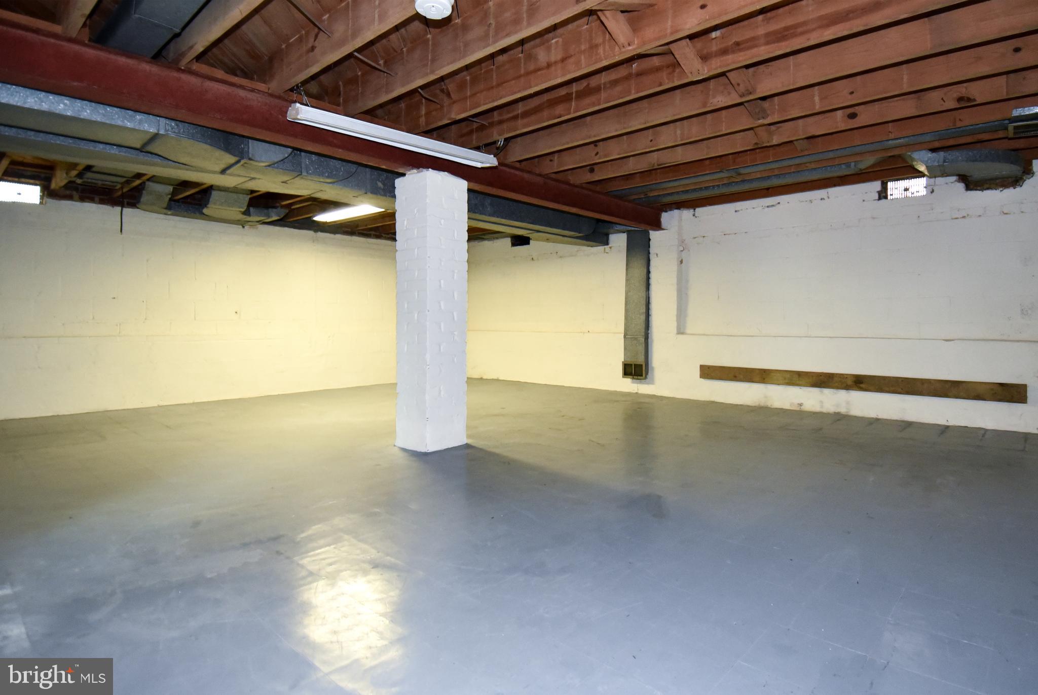 FOREST ESTATES - Residential Lease