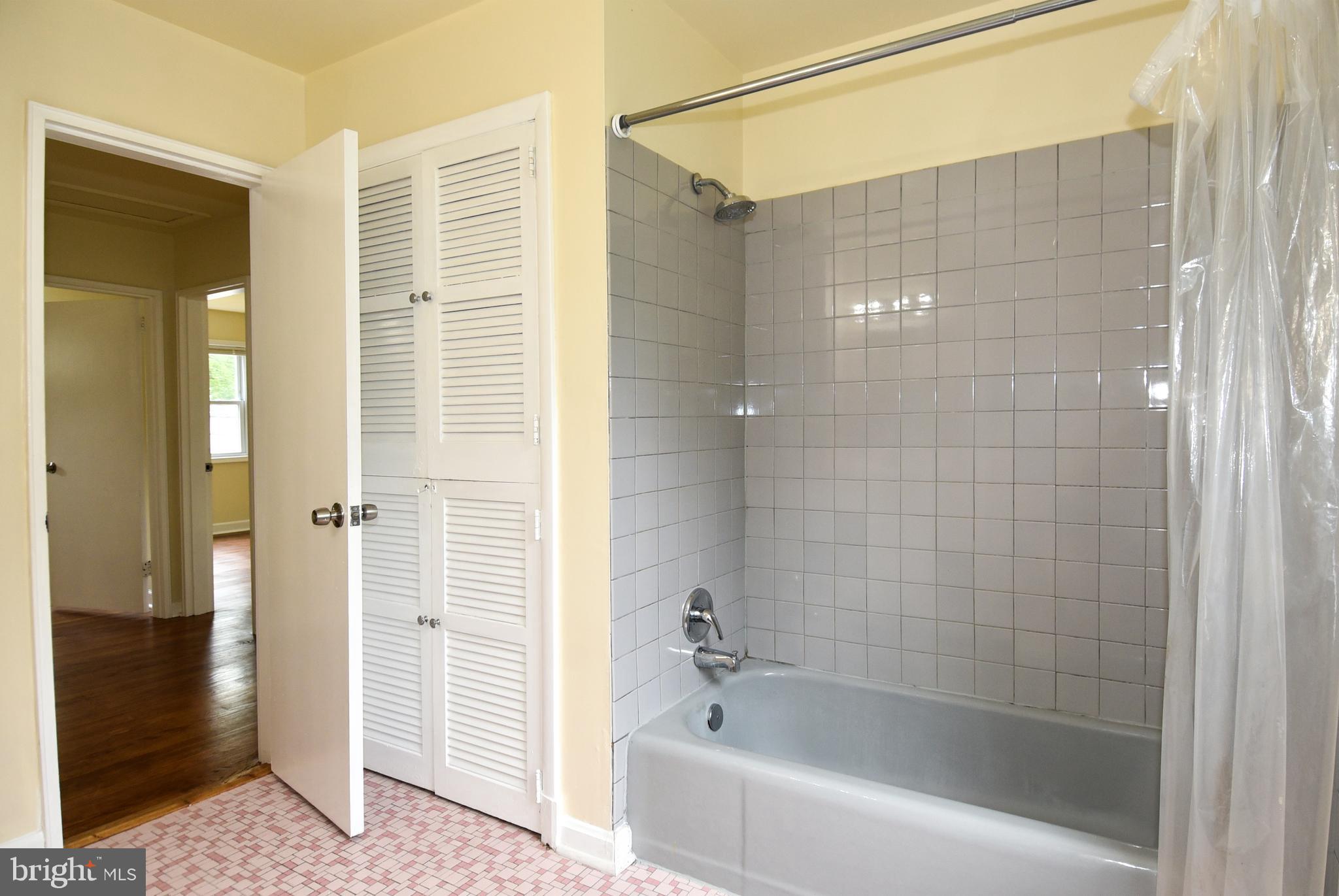 FOREST ESTATES - Residential Lease