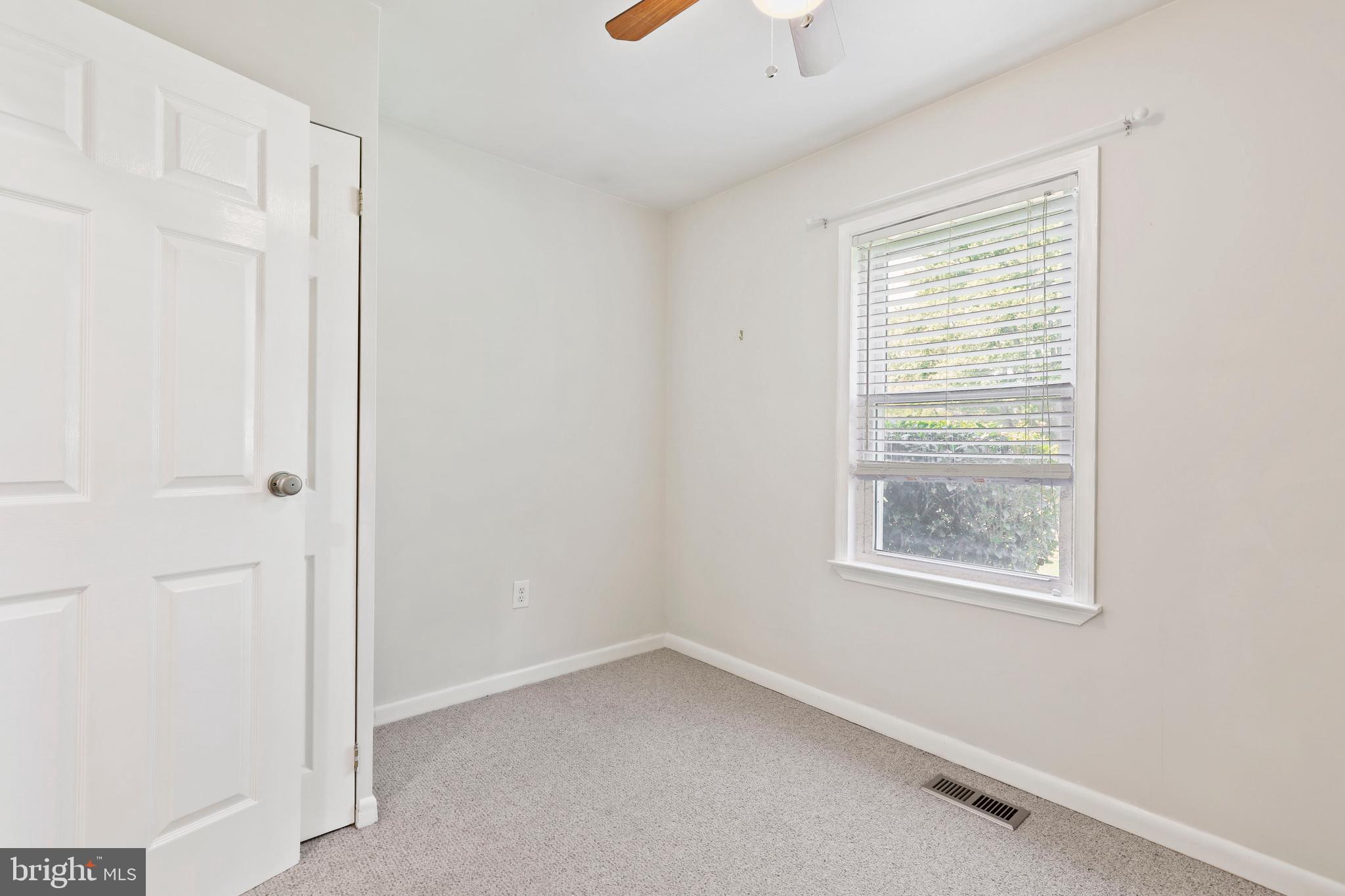 COUNTRY CLUB MANOR - Residential