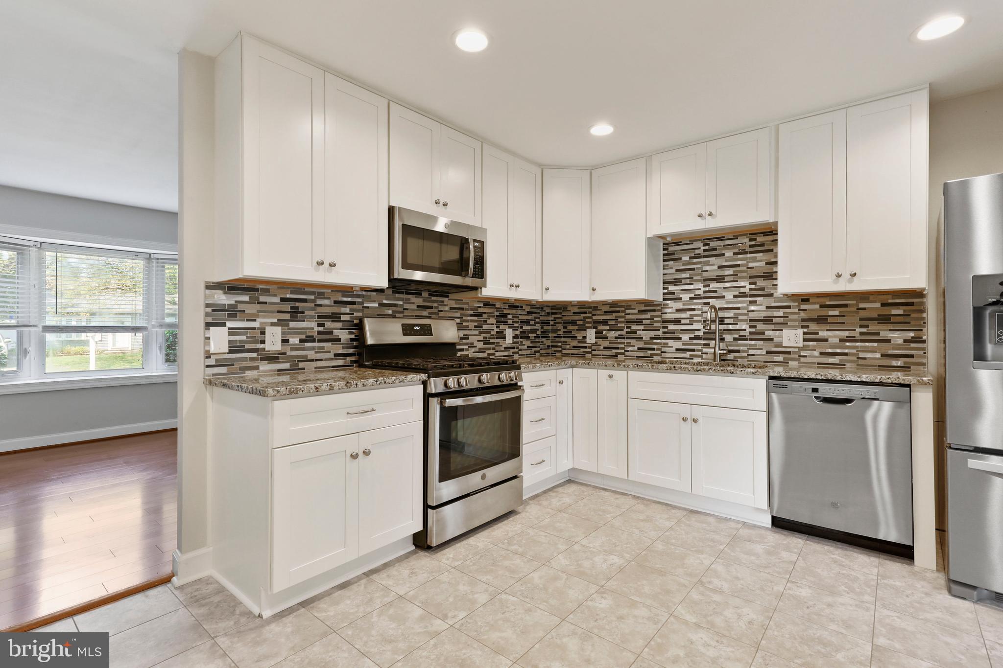 COUNTRY CLUB MANOR - Residential