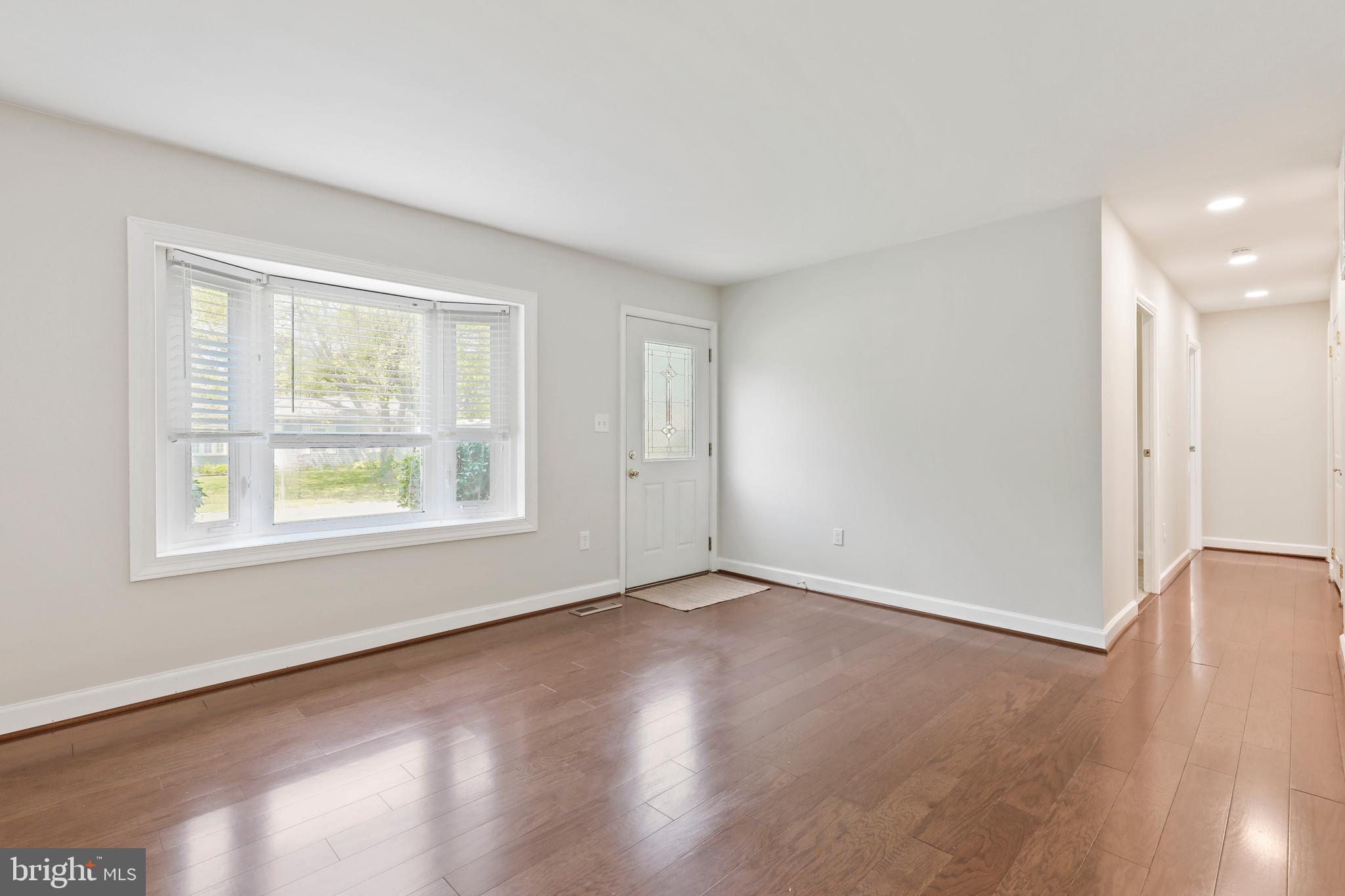 COUNTRY CLUB MANOR - Residential