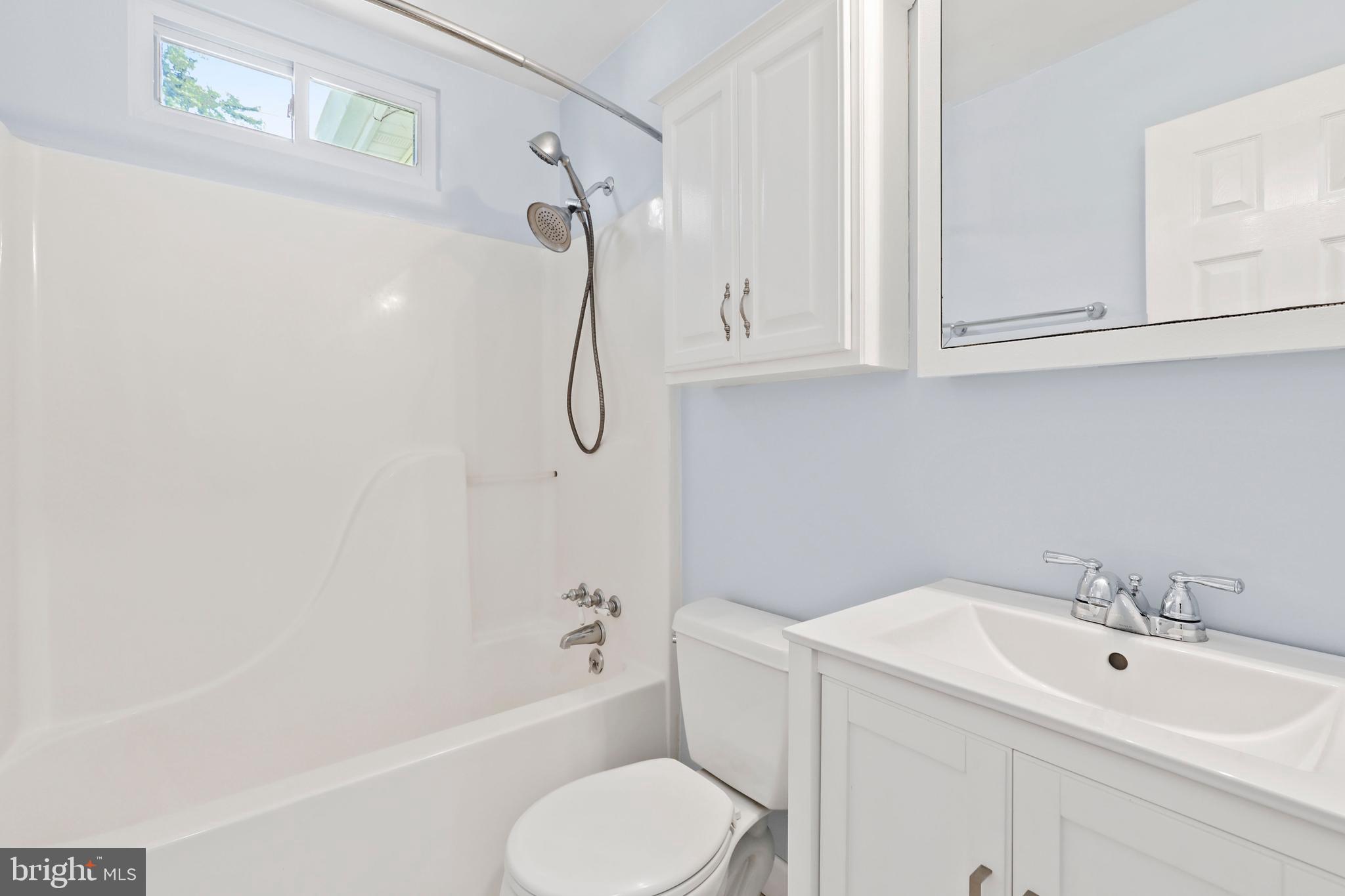 COUNTRY CLUB MANOR - Residential