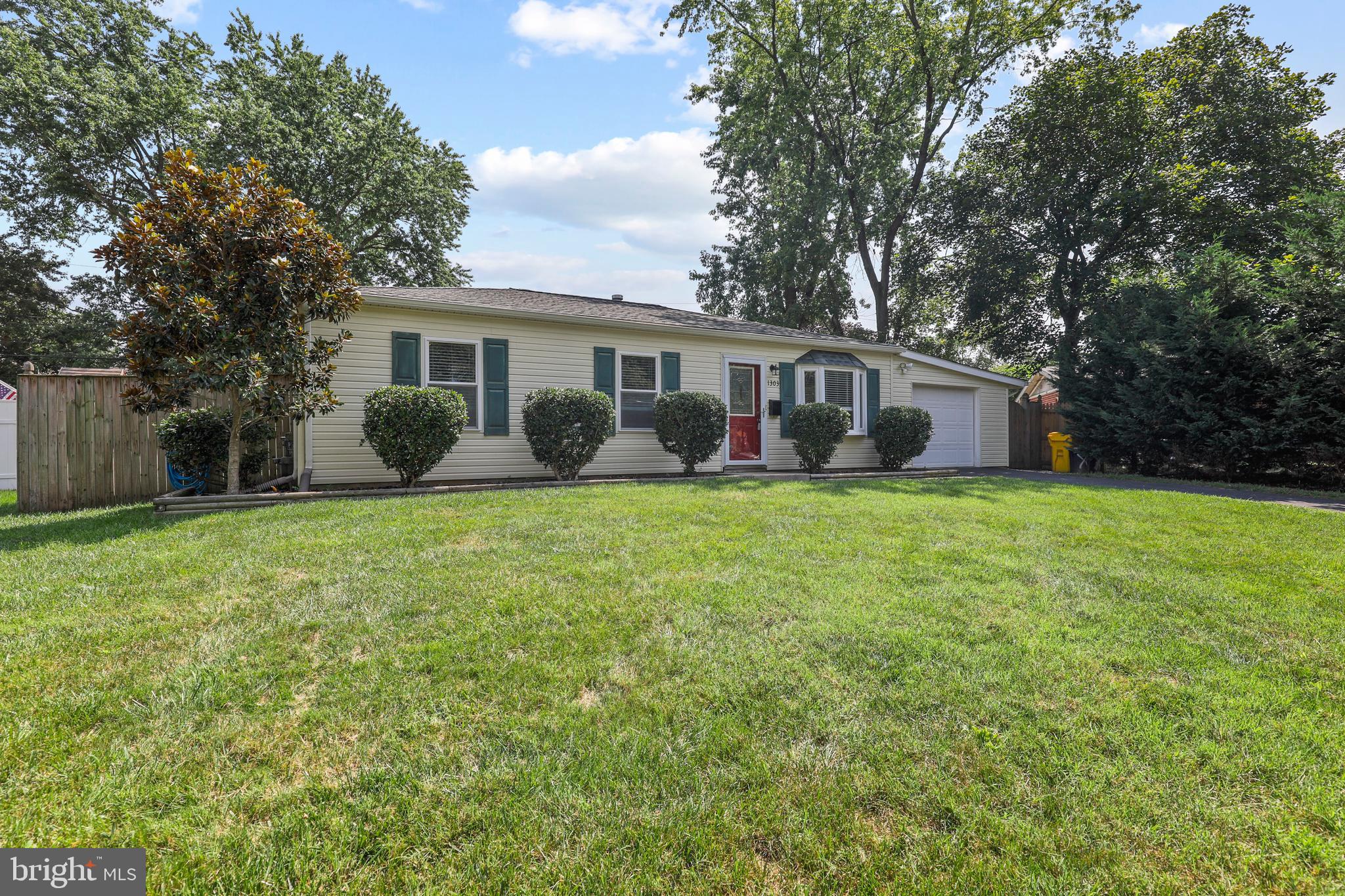 COUNTRY CLUB MANOR - Residential