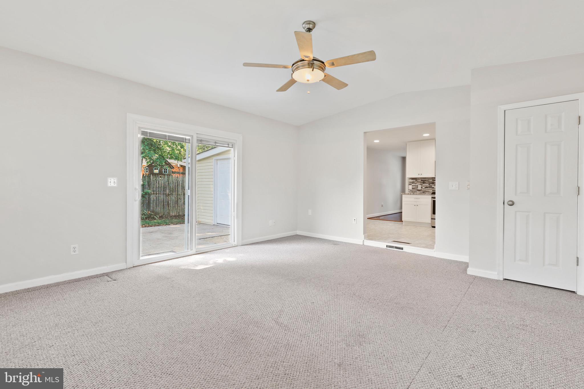 COUNTRY CLUB MANOR - Residential