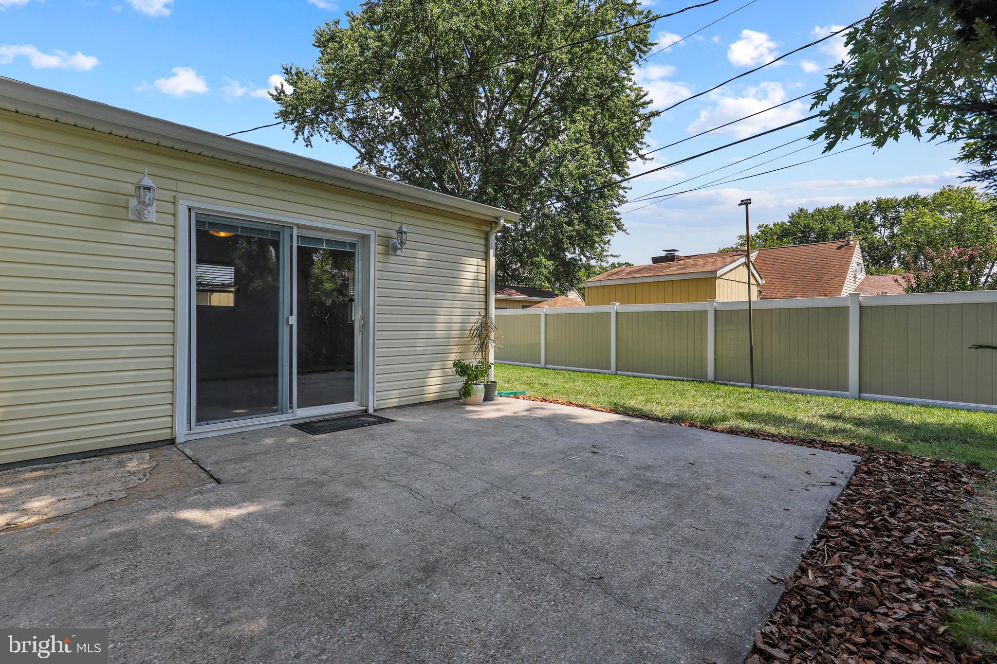 COUNTRY CLUB MANOR - Residential