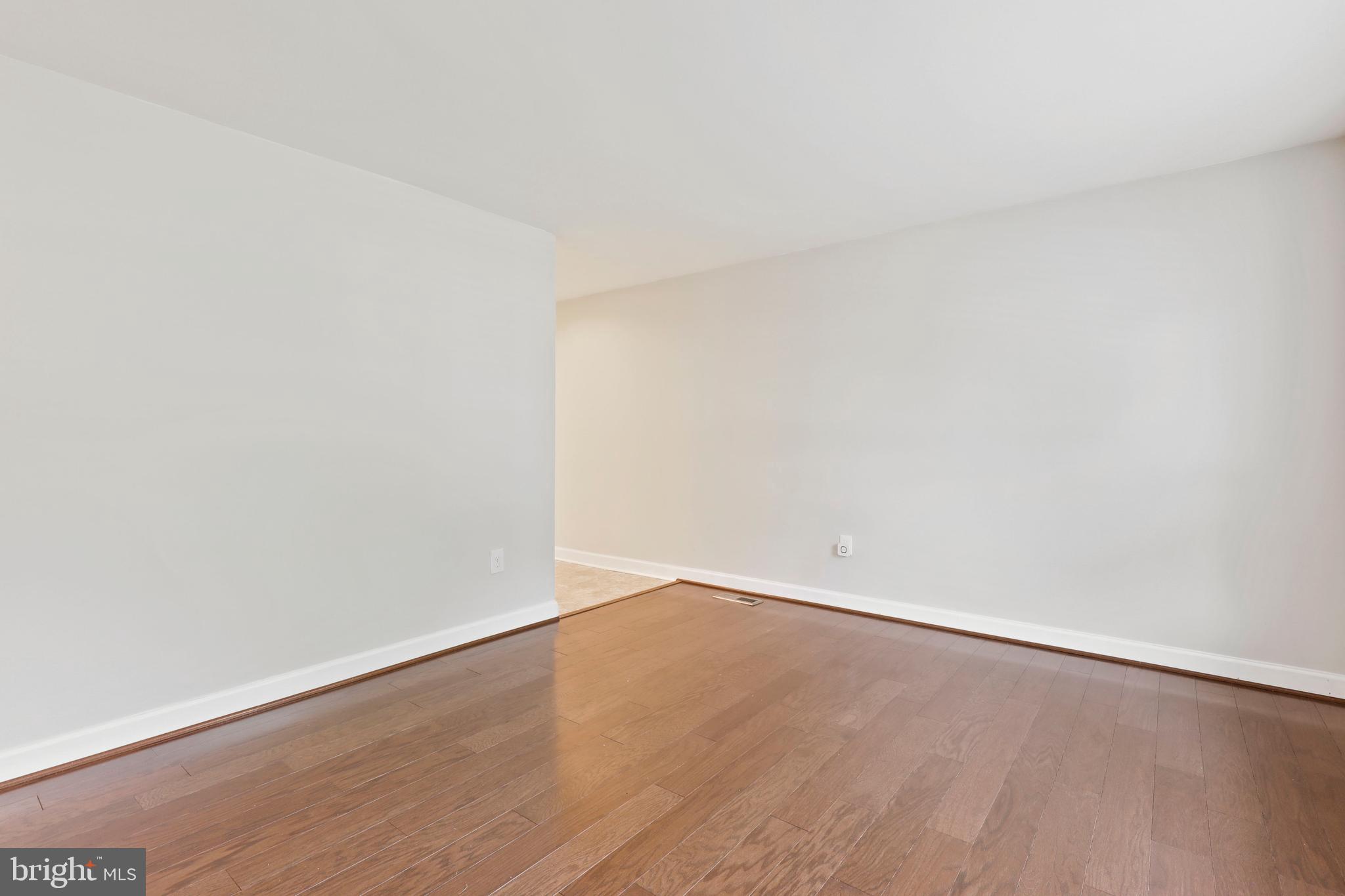 COUNTRY CLUB MANOR - Residential