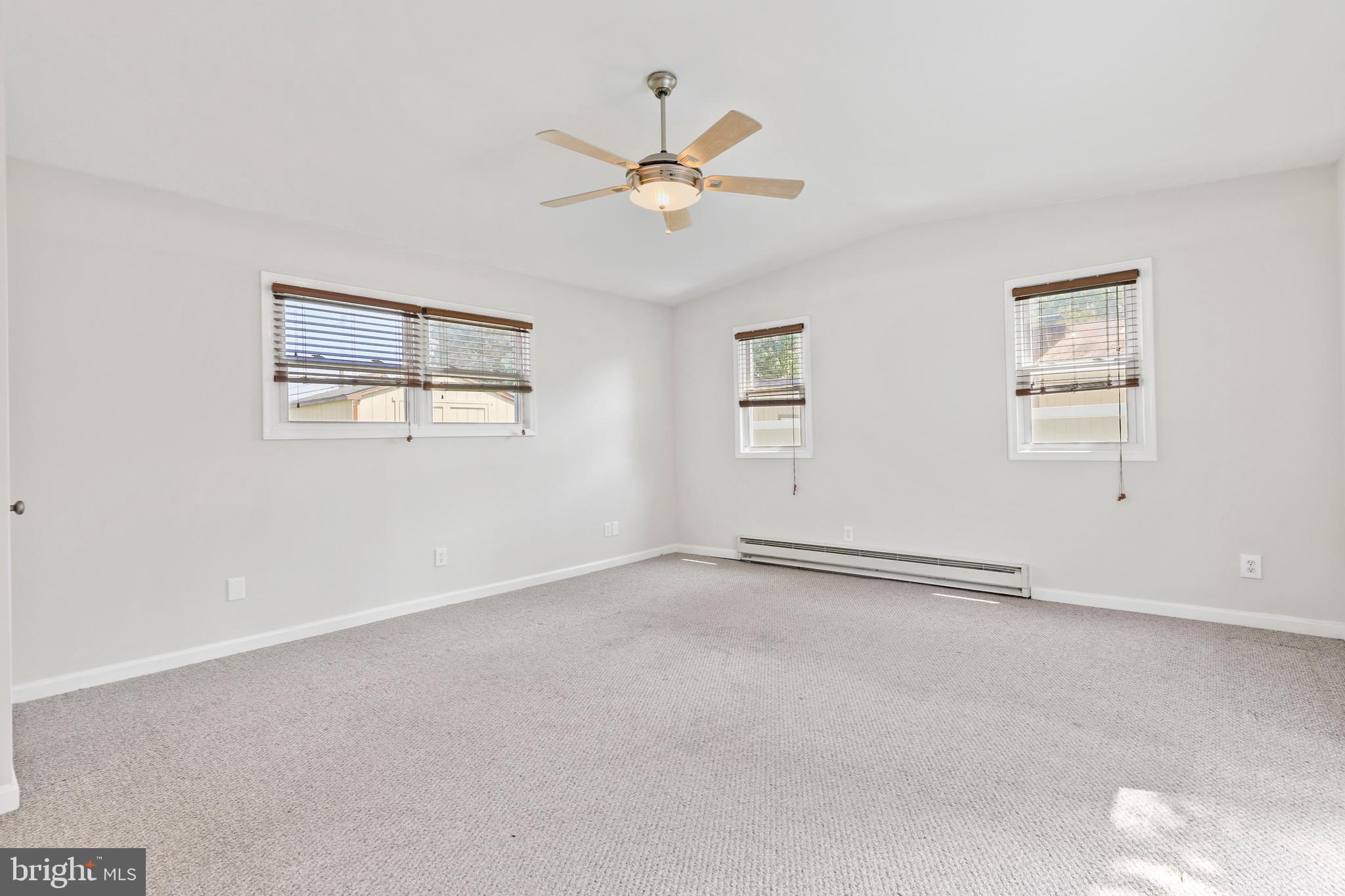 COUNTRY CLUB MANOR - Residential