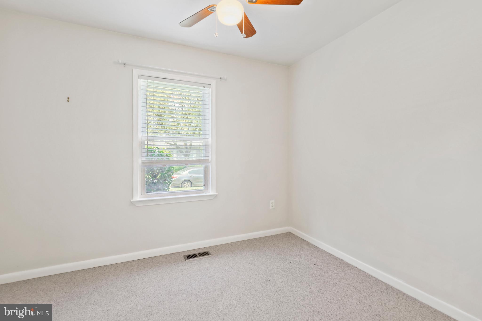 COUNTRY CLUB MANOR - Residential