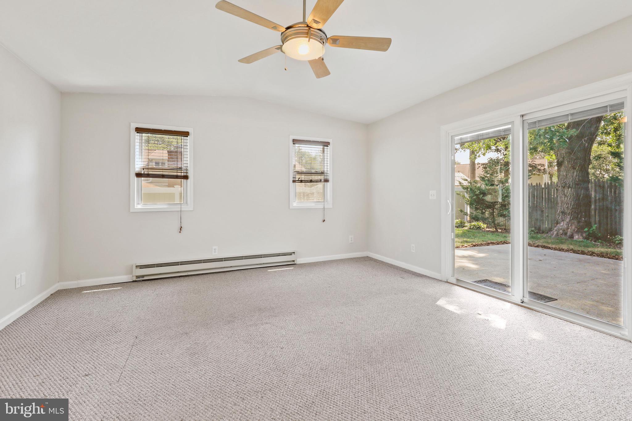 COUNTRY CLUB MANOR - Residential