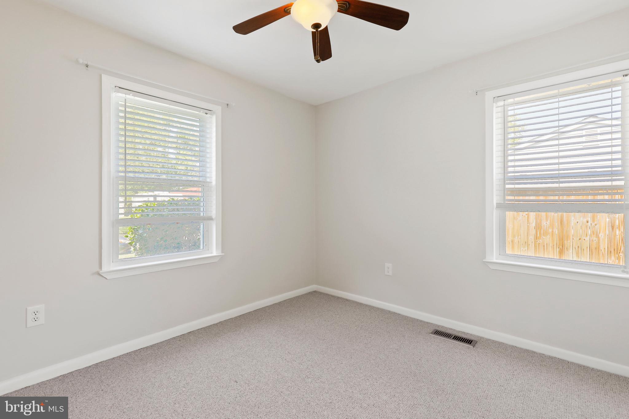 COUNTRY CLUB MANOR - Residential