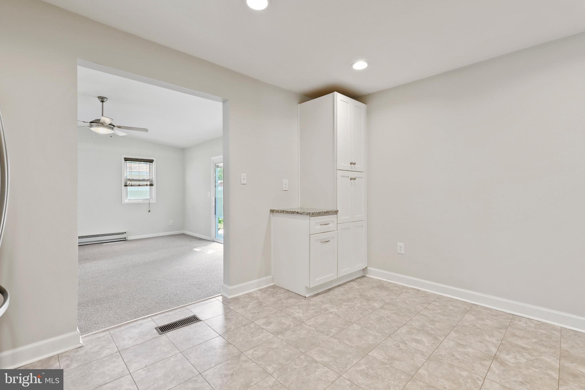 COUNTRY CLUB MANOR - Residential