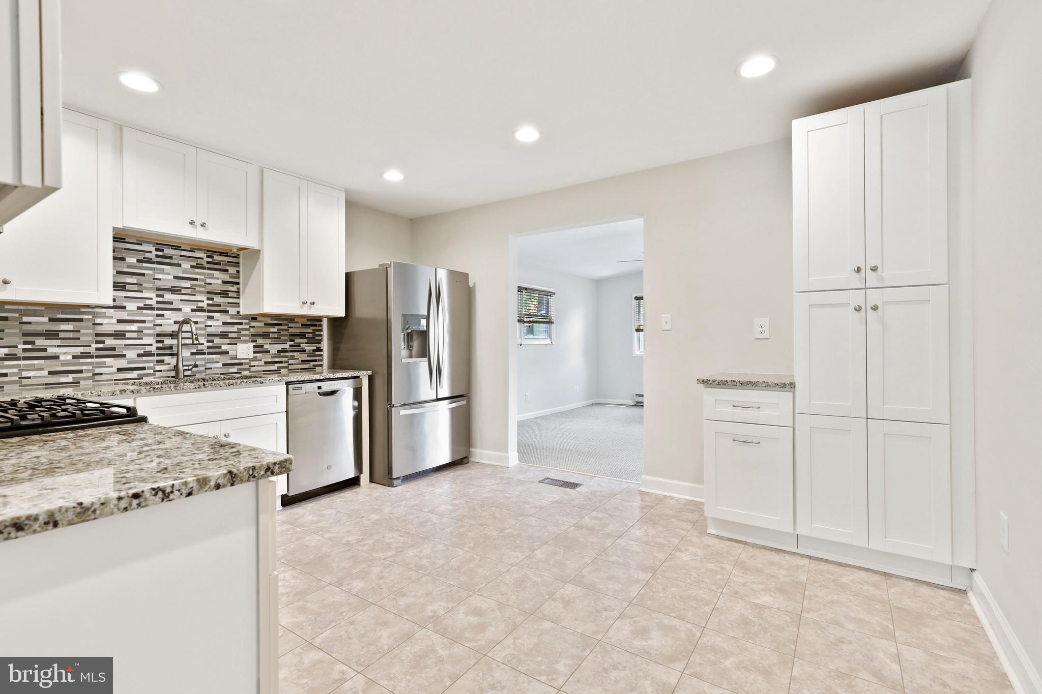 COUNTRY CLUB MANOR - Residential