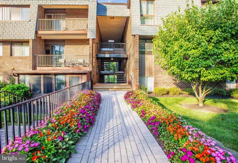 Photo of 7 Stonehenge Circle #6, BALTIMORE, MD 21208 (MLS # MDBC2173404)