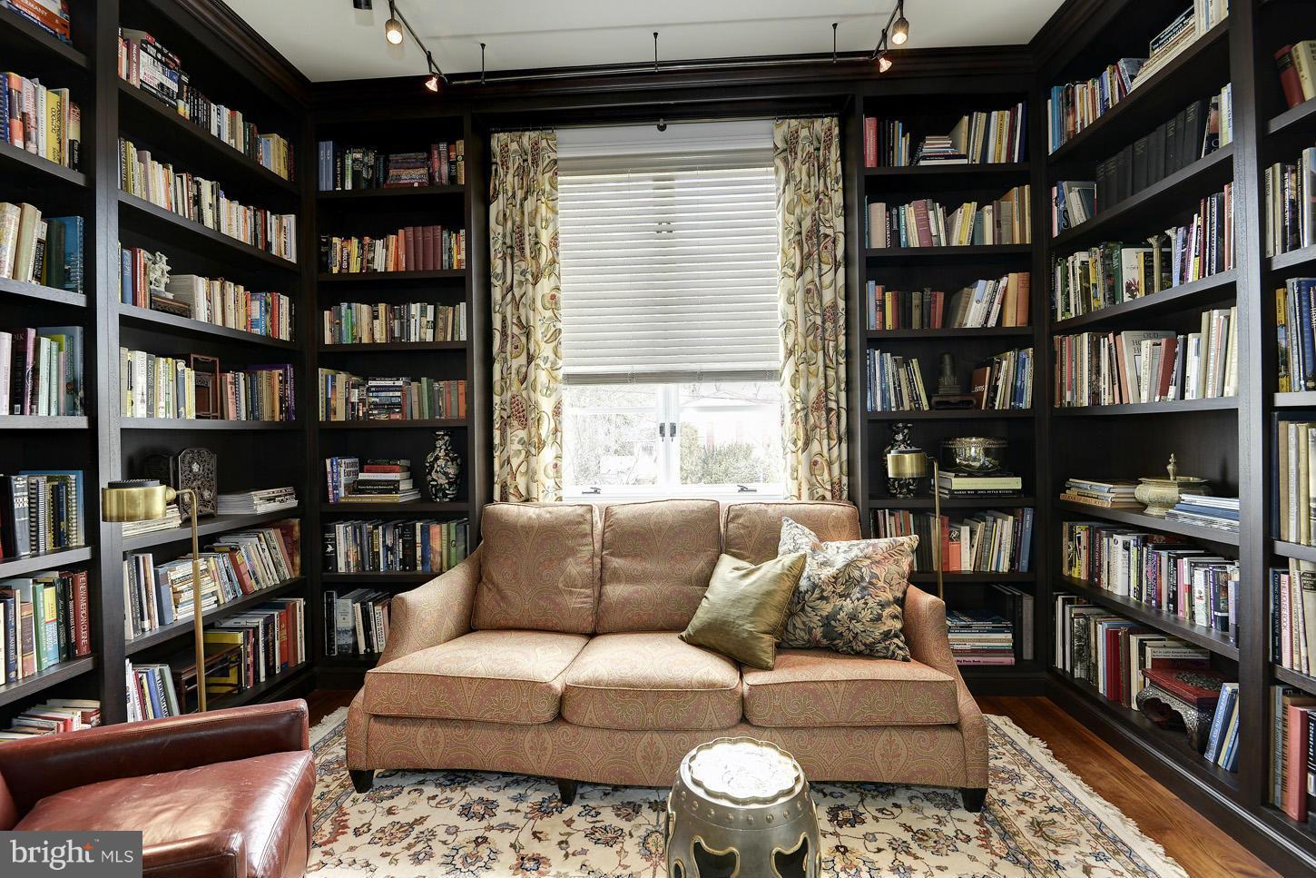 VIRGINIA SQUARE - Residential