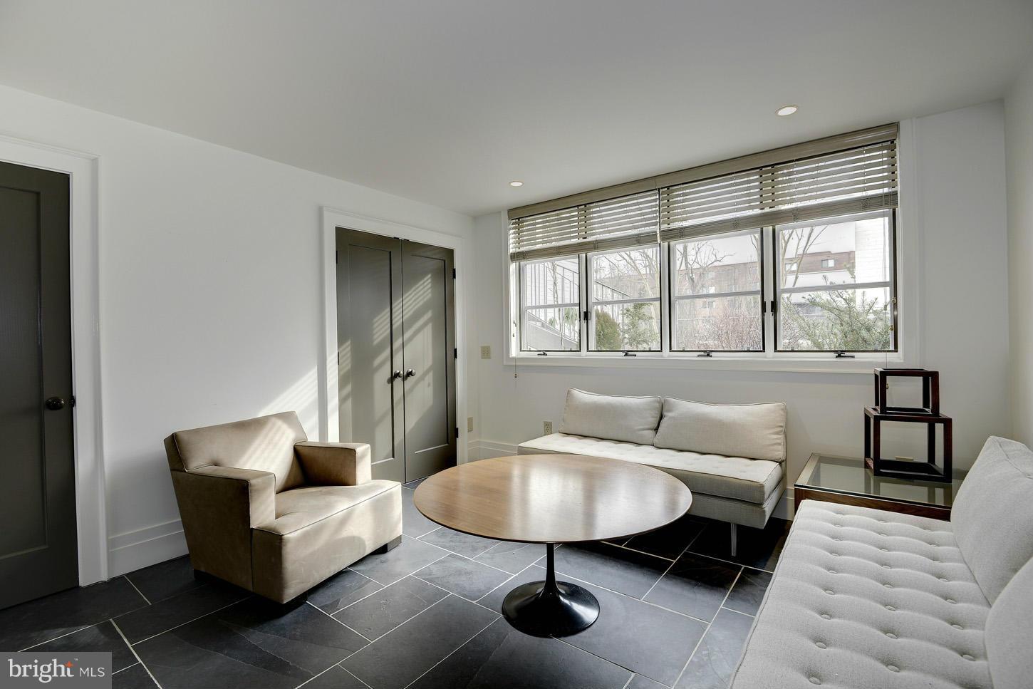 VIRGINIA SQUARE - Residential