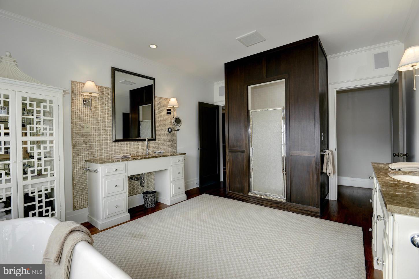 VIRGINIA SQUARE - Residential