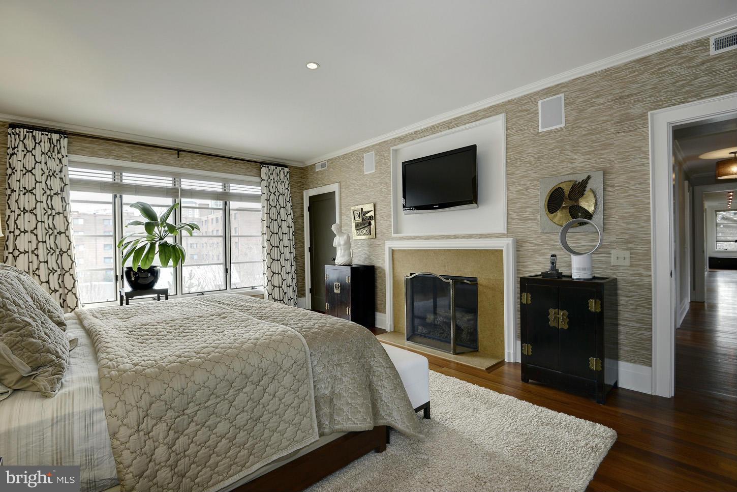 VIRGINIA SQUARE - Residential