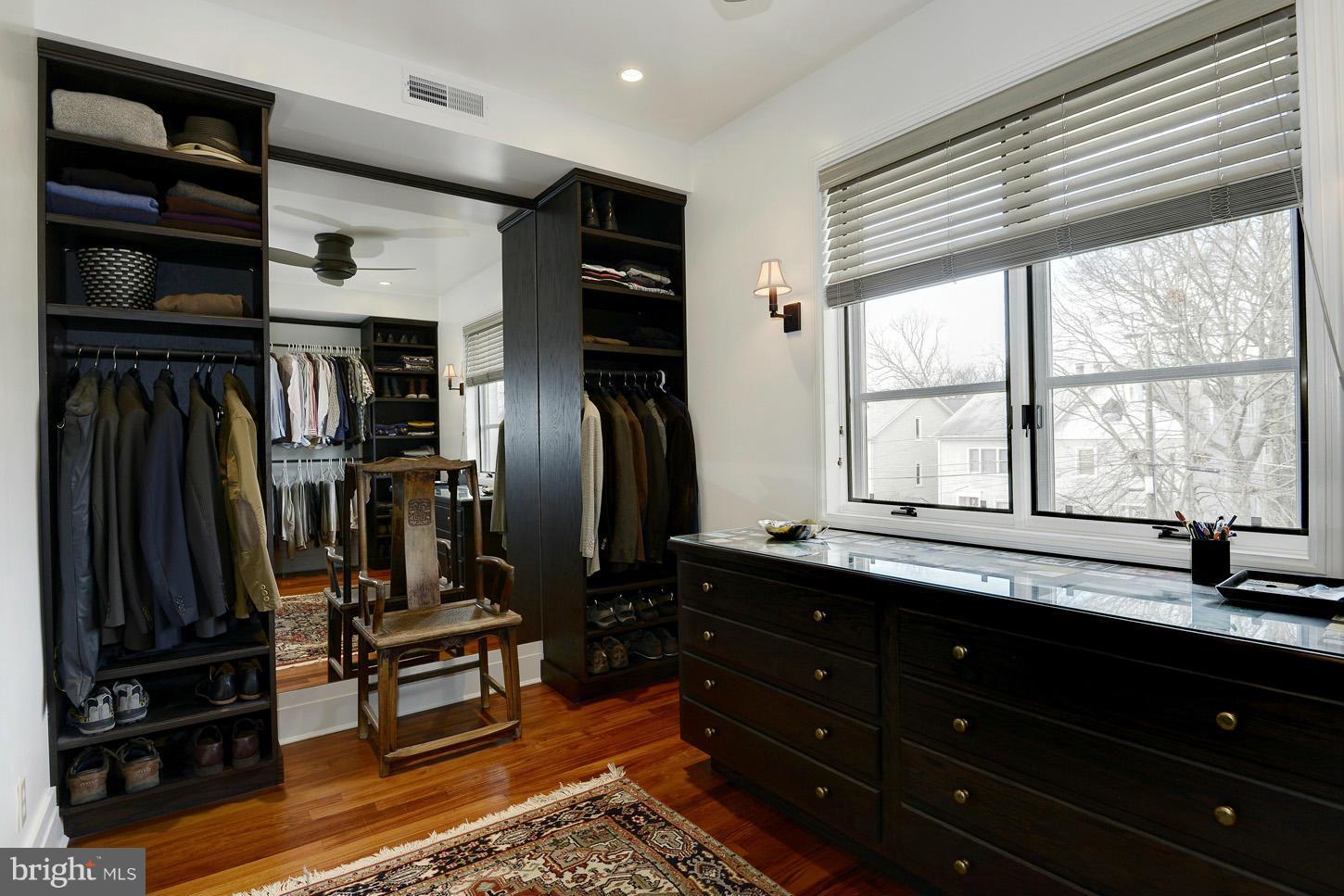 VIRGINIA SQUARE - Residential