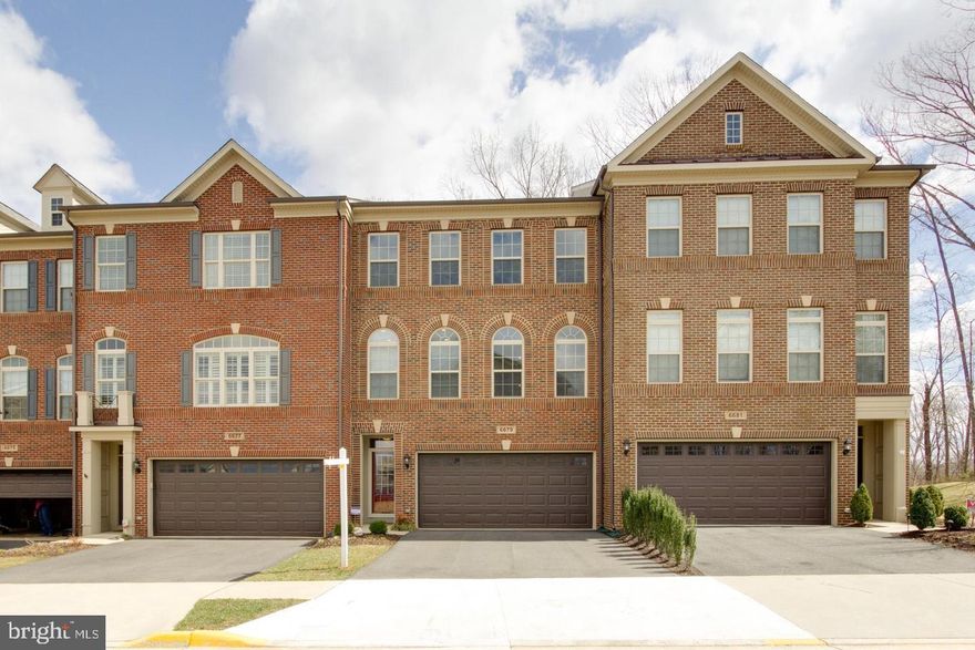 ***  ELEGANT TOWNHOUSE IN SOUGHT AFTER COMMUNITY *** 3 BEDROOM 2.5+.5 BATH *** GOURMET KITCHEN, GRANITE COUNTER TOPS, HUGE CENTER AISLE, CUSTOM TILE BACK SPLASH *** DESIGNER LIGHTING FIXTURE *** STAINLESS STEEL APPLIANCES, GAS COOK TOP *** EXPANDED PAXTON MODEL OFFERS OVER 3200 SQUARE FEET OF LIVING SPACE *** MAIN LEVEL OFFICE / STUDY AND SPACIOUS OPEN FLOOR PLAN *** HARDWOOD FLOORS ON ENTIRE MAIN LEVEL *** 9 FOOT CEILING , PALADIN WINDOWS WITH BLINDS *** IDEAL FOR ENTERTAINING *** SPACIOUS MASTER BEDROOM HAS A SITTING ROOM & TWO WALK IN CLOSETS *** LUXURY MASTER BATH WITH SOAKING TUB, GLASSED SHOWER *** EXCEPTIONAL LOCATION WITH CONVENIENT ACCESS TO SHOPPING, DINING, SEVERAL COMMUTER OPTIONS *** COMMUNITY AMENITIES INCLUDES: SNOW REMOVAL, TRASH & RECYCLING, OUTDOOR POOL, JOGGING TRAIL, LAKE, TOT LOTS, A REC FACILITY, CLUB HOUSE. BASKETBALL COURTS AND COMMON AREAS !!!!!!