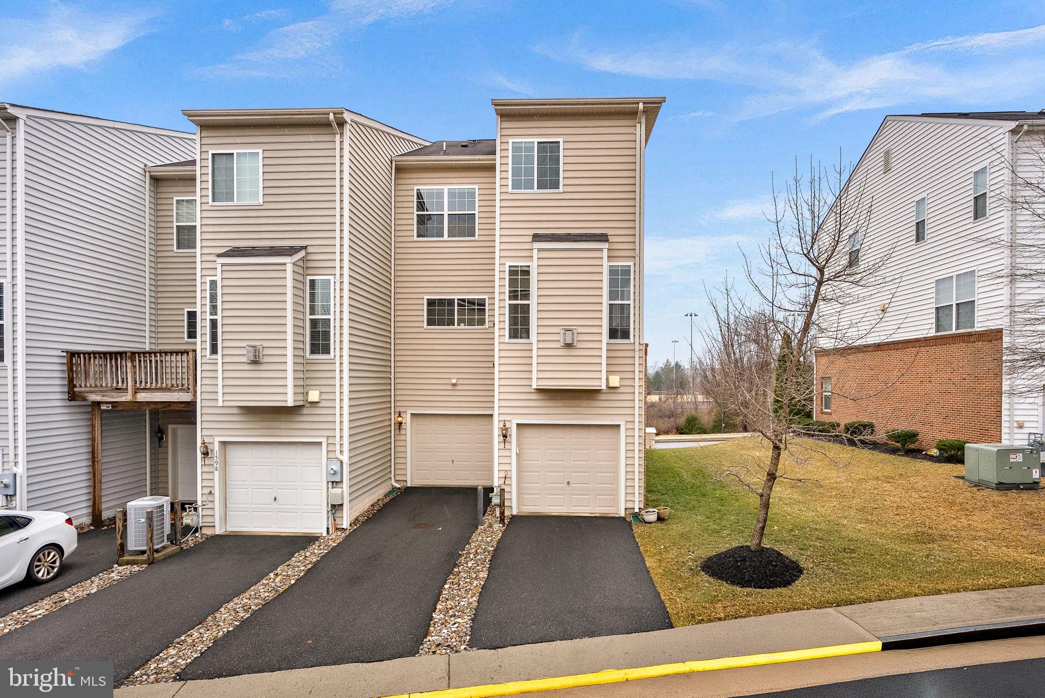 RIVER POINTE - Residential