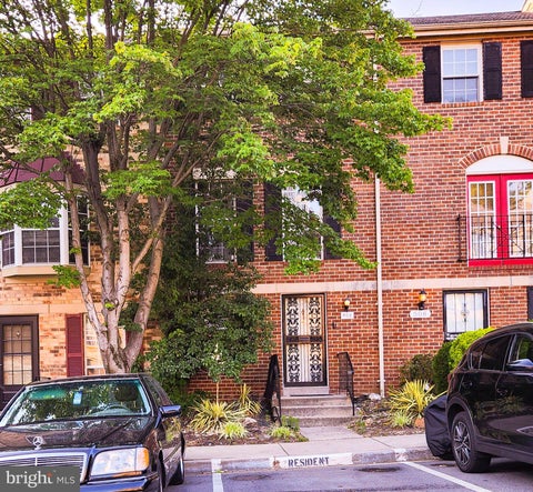 Townhouse For Sale - 506 Pickwick Village Way<br/> SILVER SPRING, MD 20901