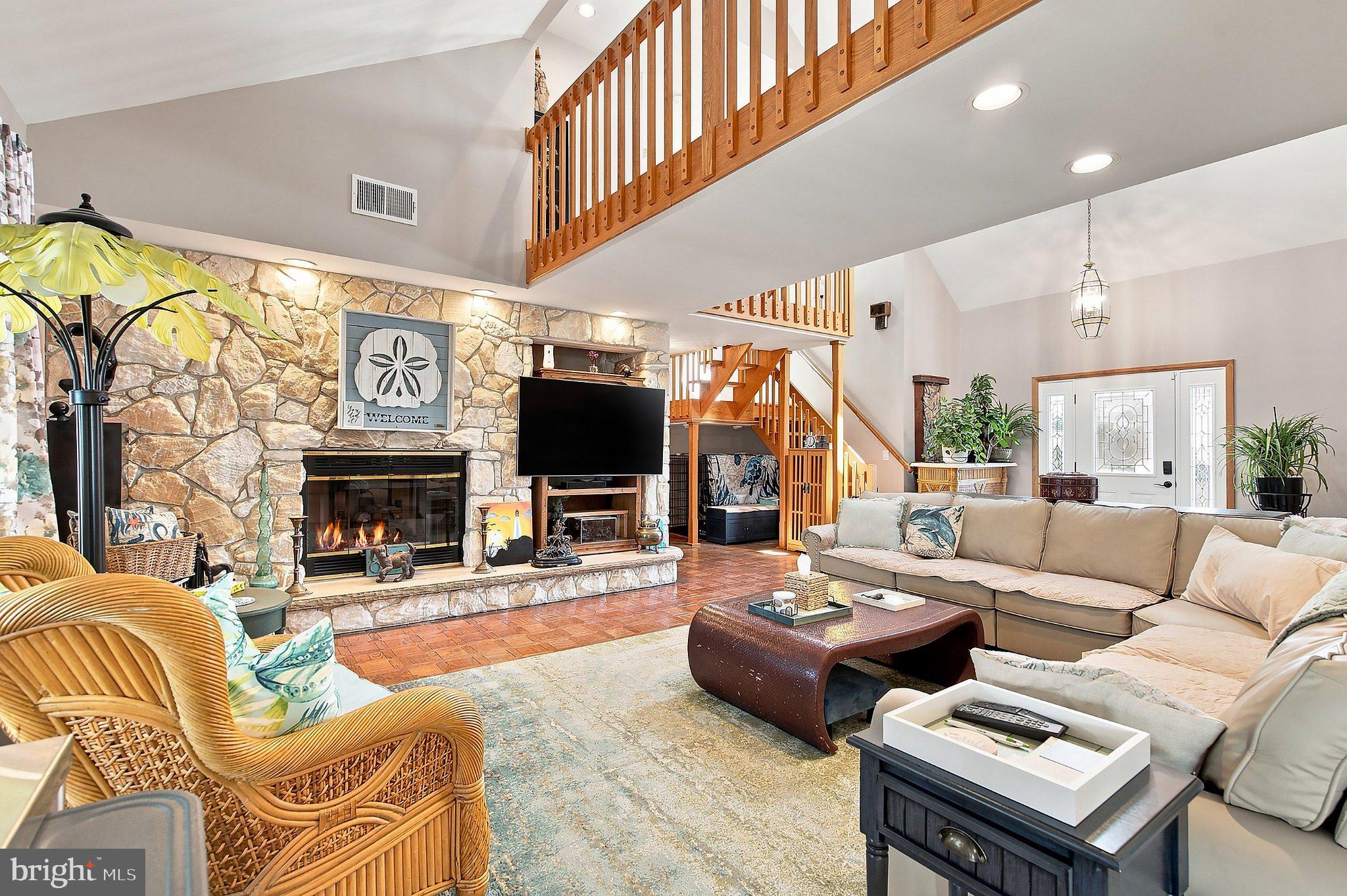 819 FOREPEAK DRIVE