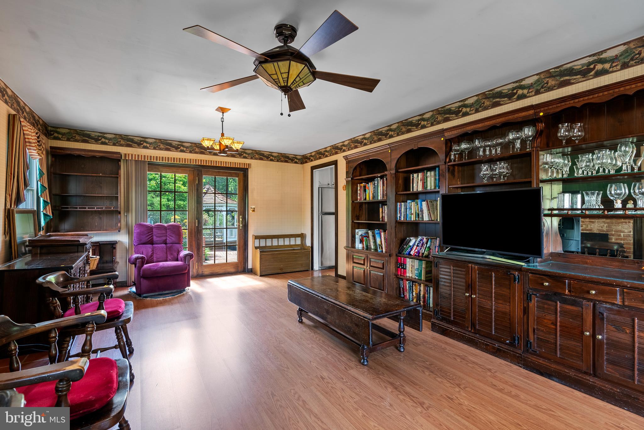 COLUMBIA HILLS - Residential